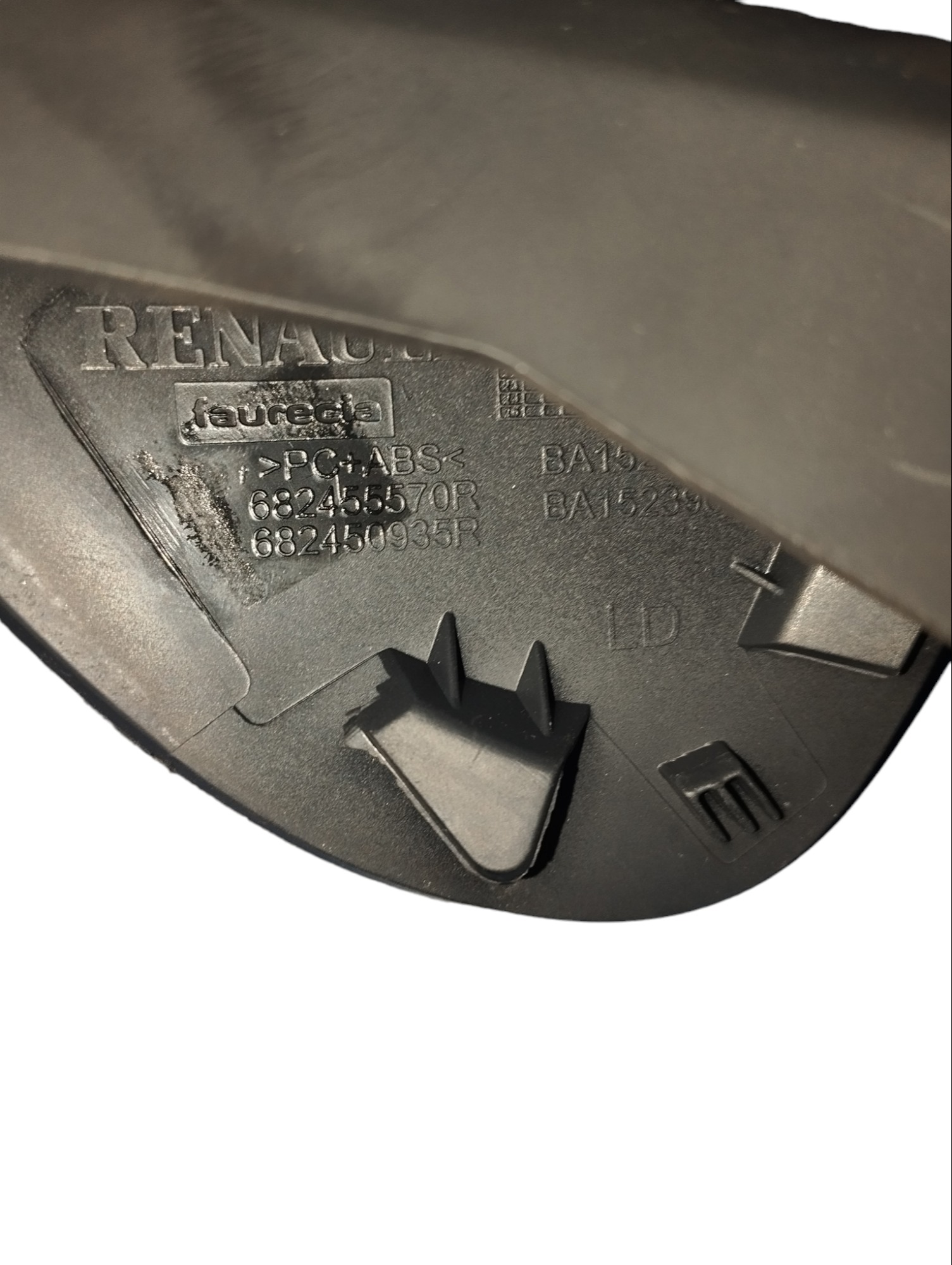 Acabamento Painel Direito  Renault Duster 4