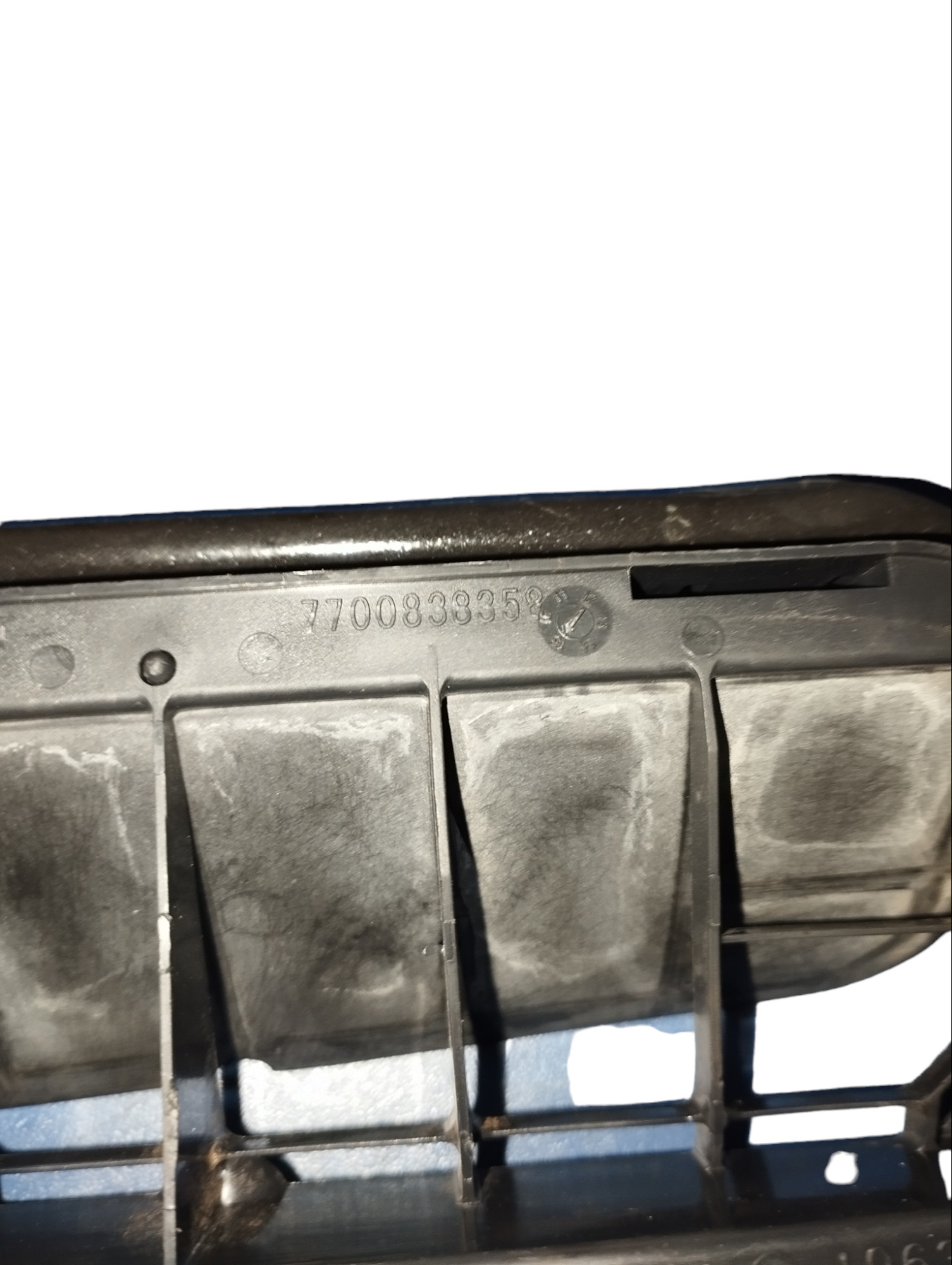 Grade Difusor Ar Sandero Logan 7700838358 Original