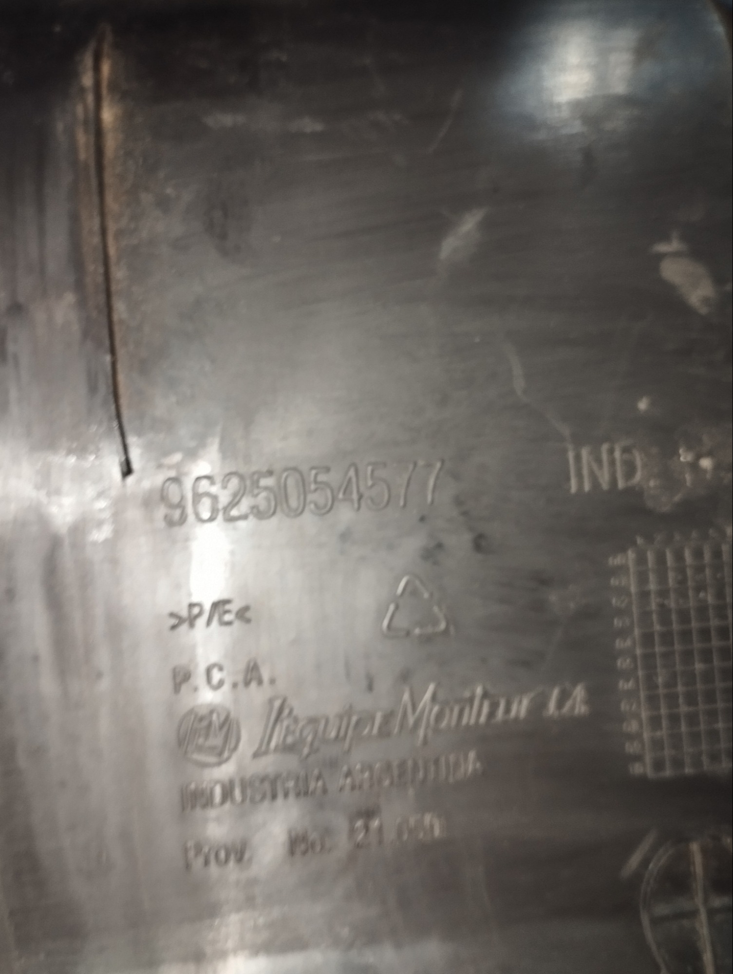 Acabamento Tampa Traseira Peugeot 206 2000 A 2010 3