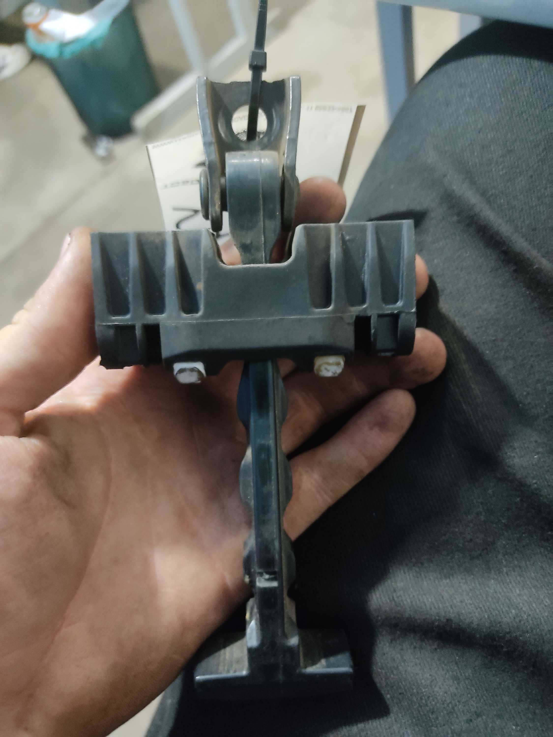 Limitador De Porta Dianteiro Direito Saveiro Cross Original