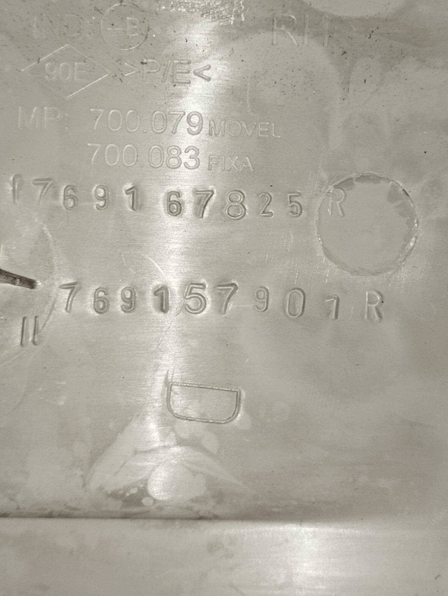 Acabamento Superior Coluna Central Direita Renault Sandero 2