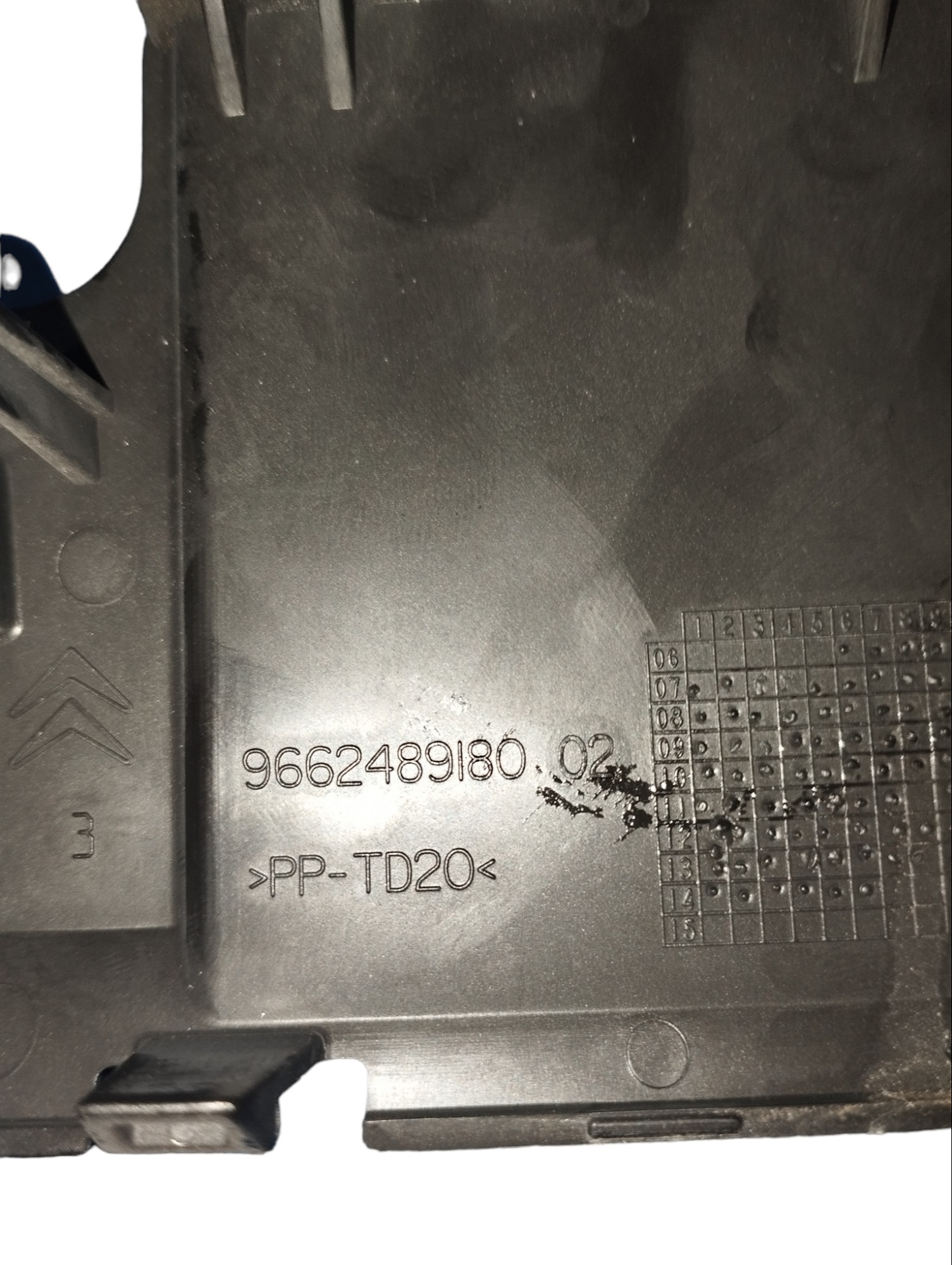 Acabamento Tampa Inferior Painel  Citroen C3 Picasso 3