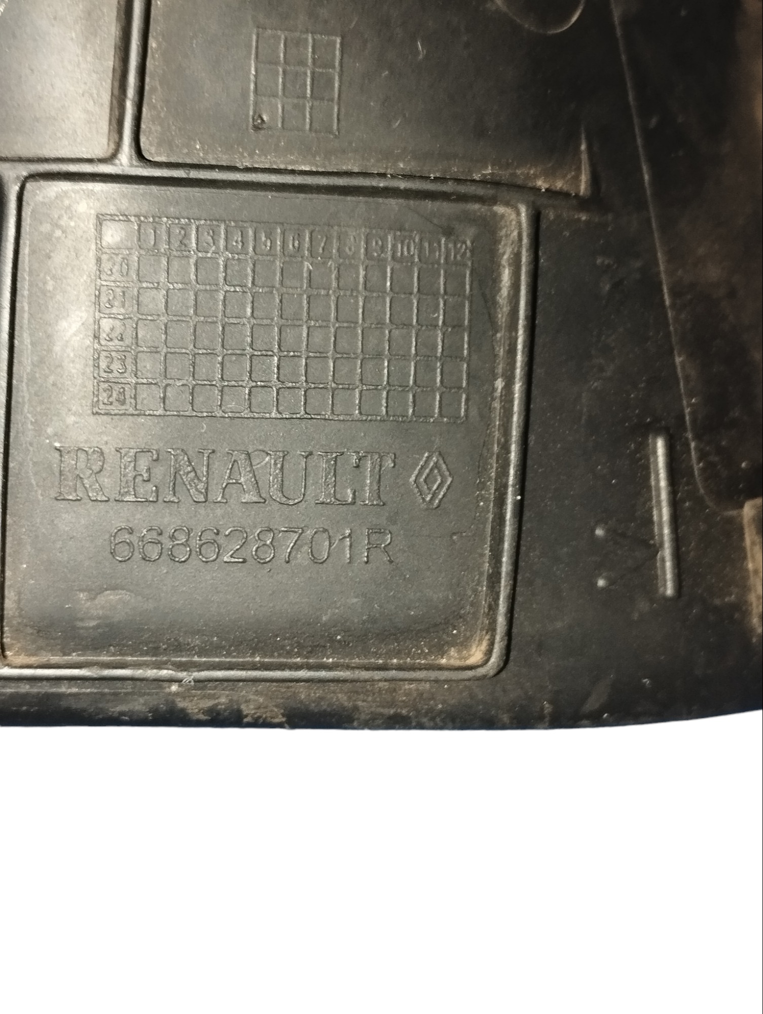 Moldura Acabamento Esquerdo Churrasqueira Renault Captur 3