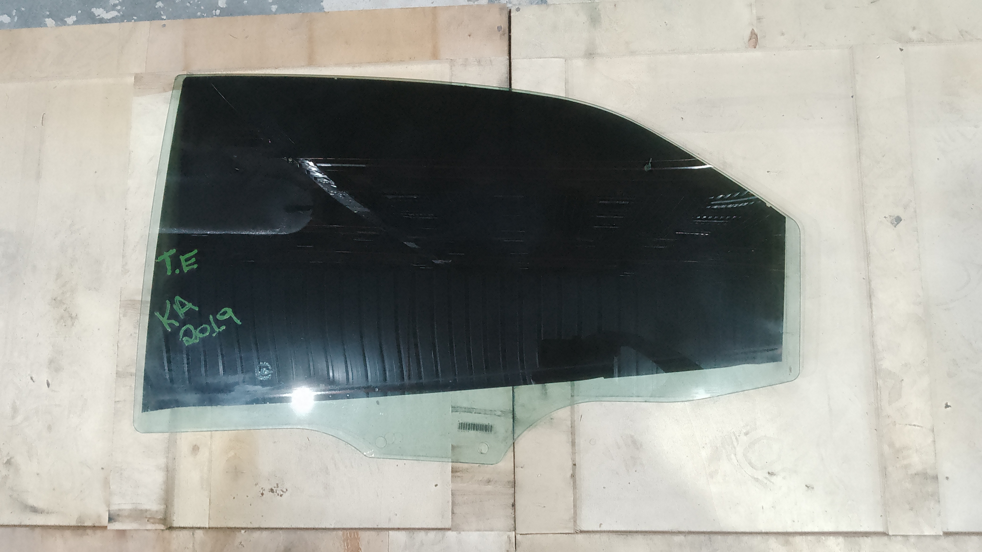 Vidro Lateral De Porta Traseira Esquerda Ford Ka 2019-20