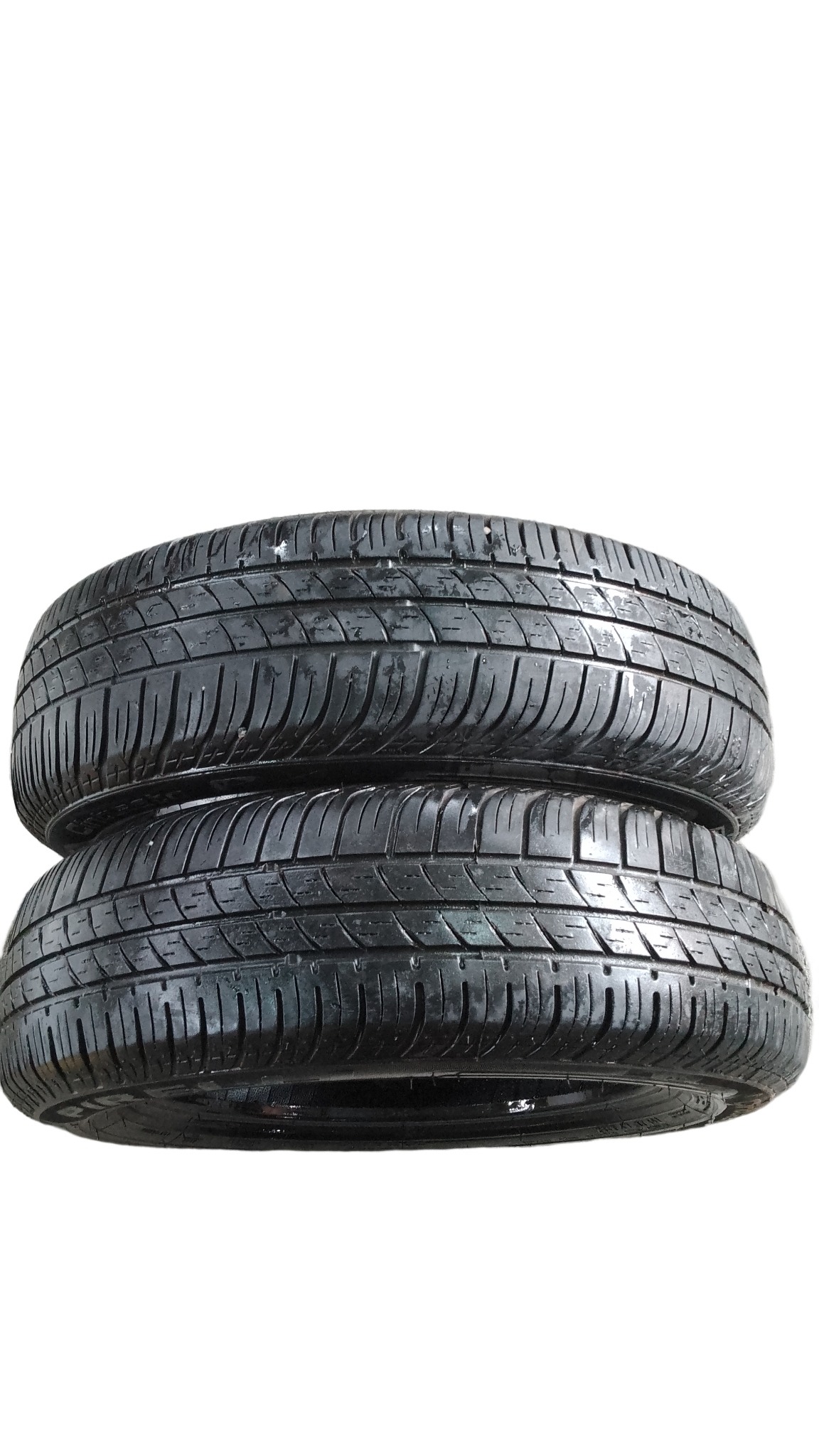 Par De Pneu Pirelli 175/65 Aro 15  Um Pneu Vulcanizado