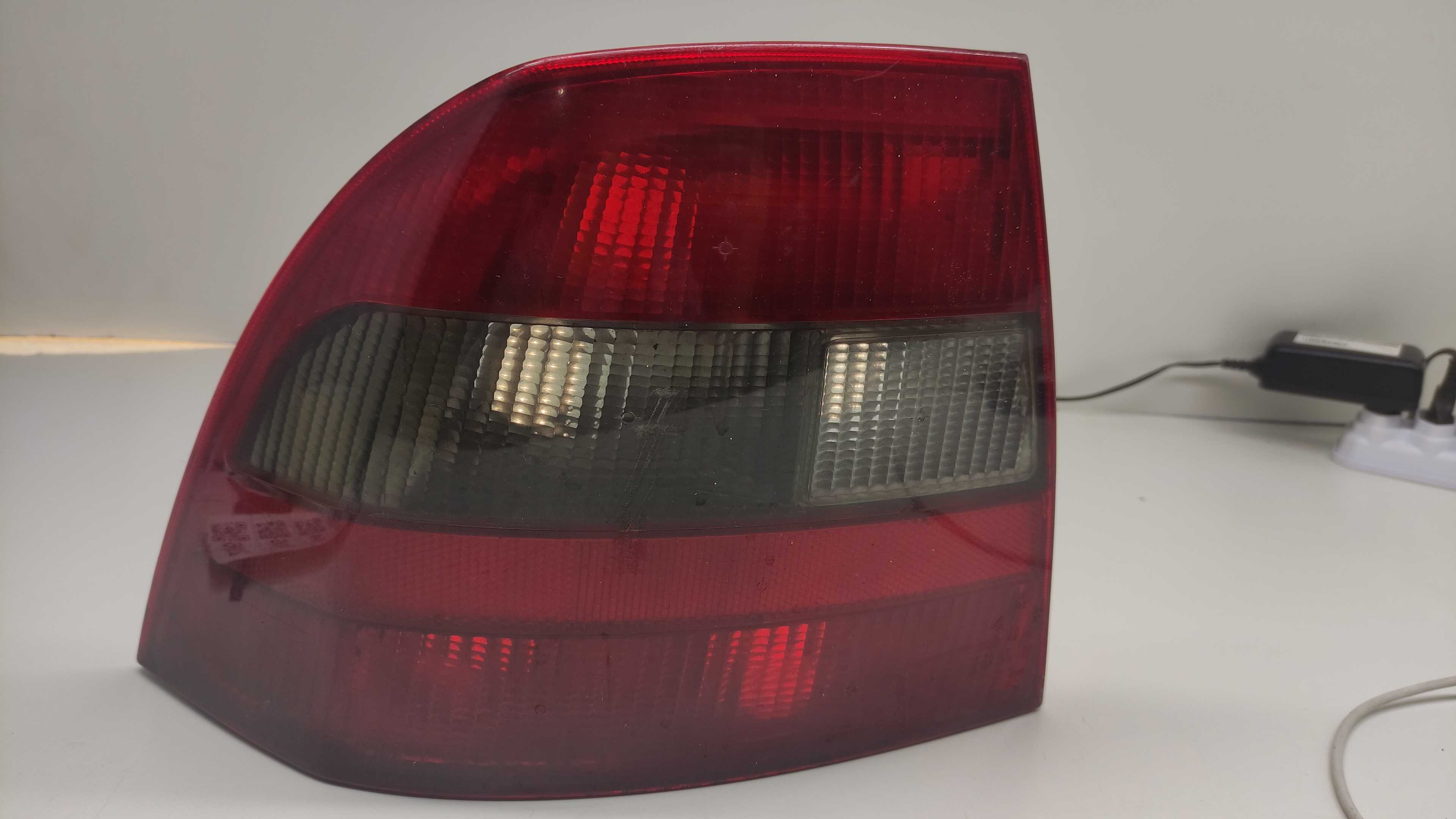 Lanterna Traseira Esquerda Chevrolet Gm Vectra 1