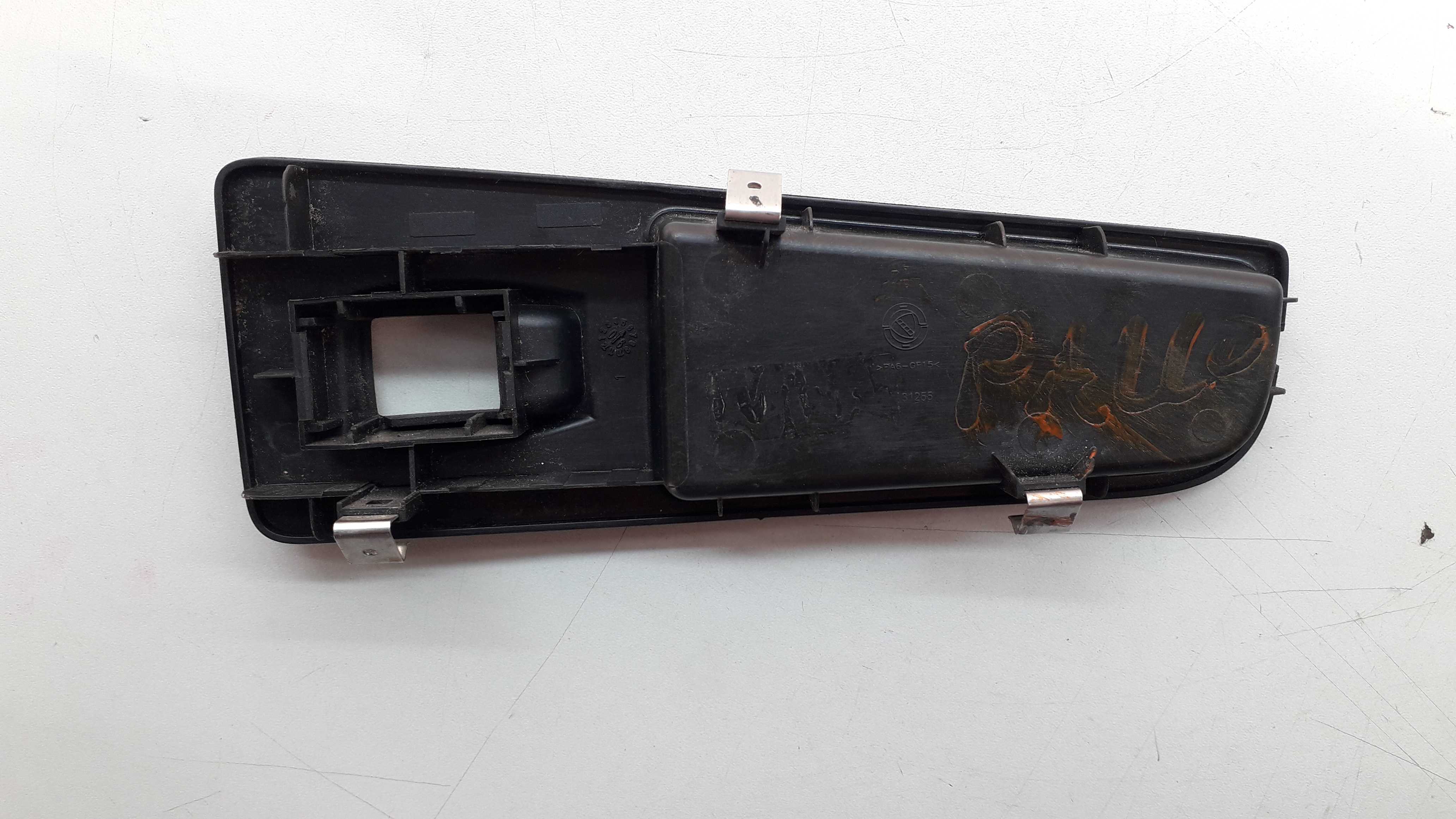 Moldura Botão Vidro Elétrico Lado Direito Fiat Palio 97 5