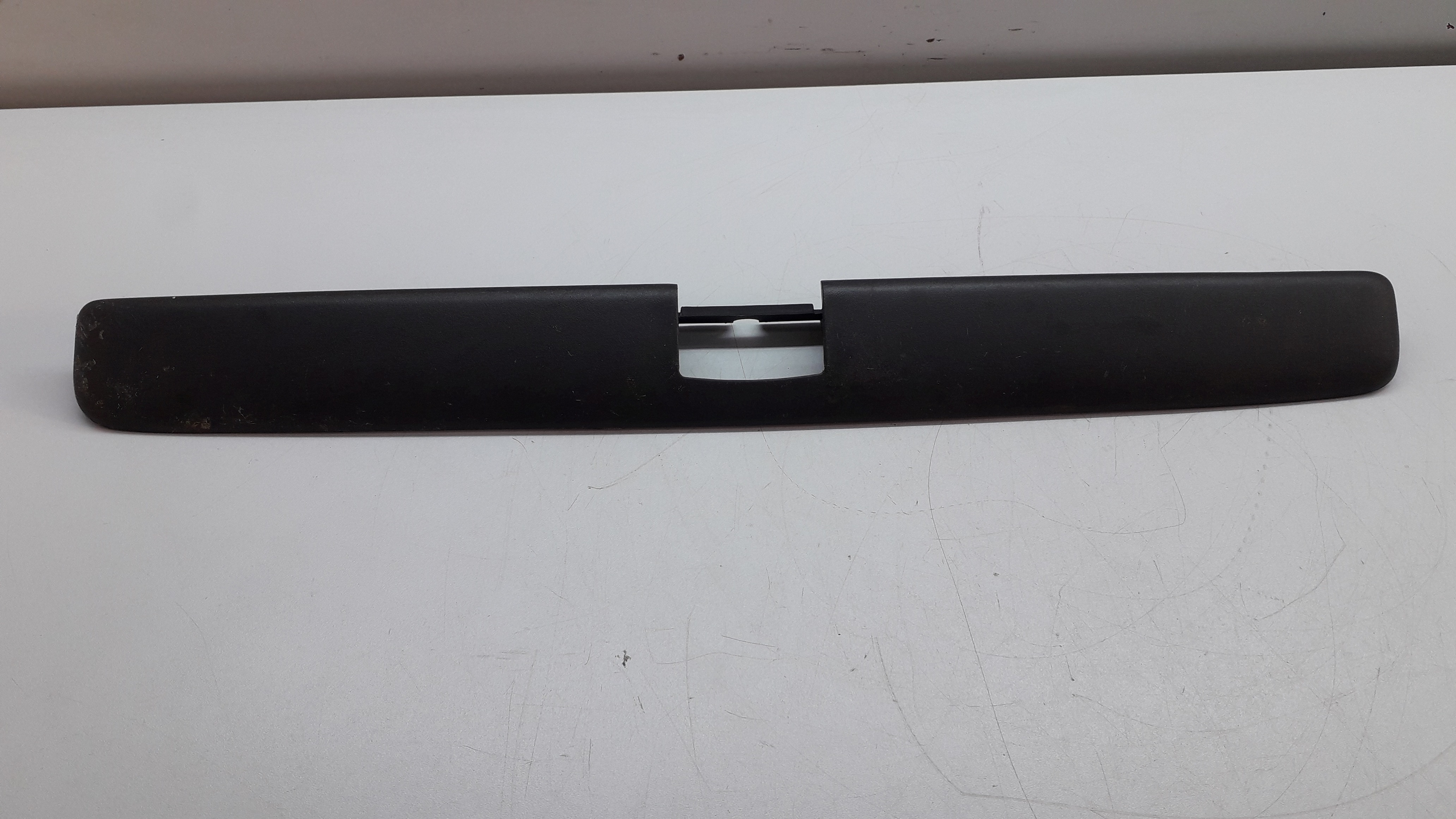Friso Régua Tampa Traseira Volkwagen Pointer 93 96 Preto