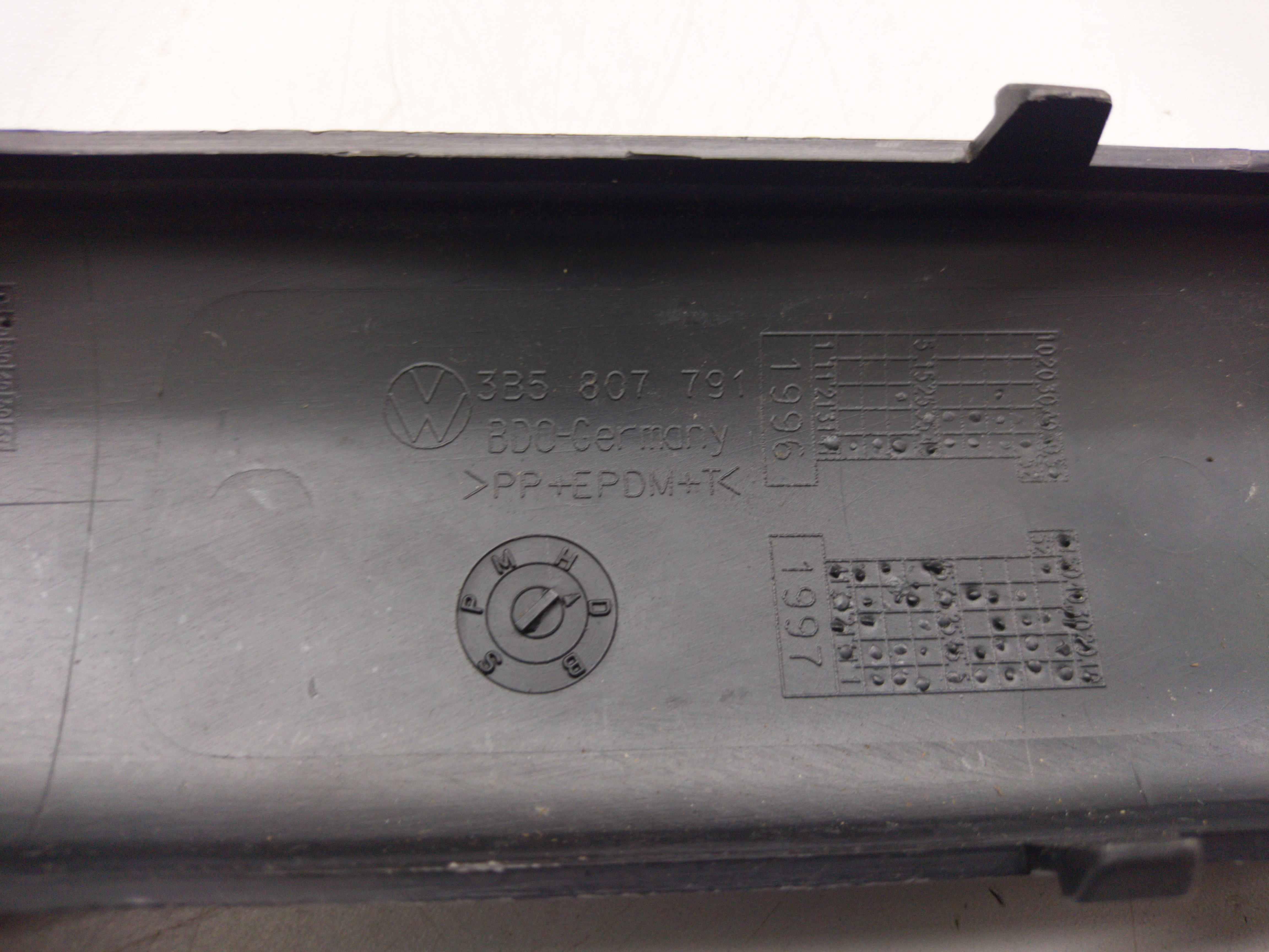 Moldura Para-choque Traseiro Esquerdo Vw Passat 97/00 Rmd 6
