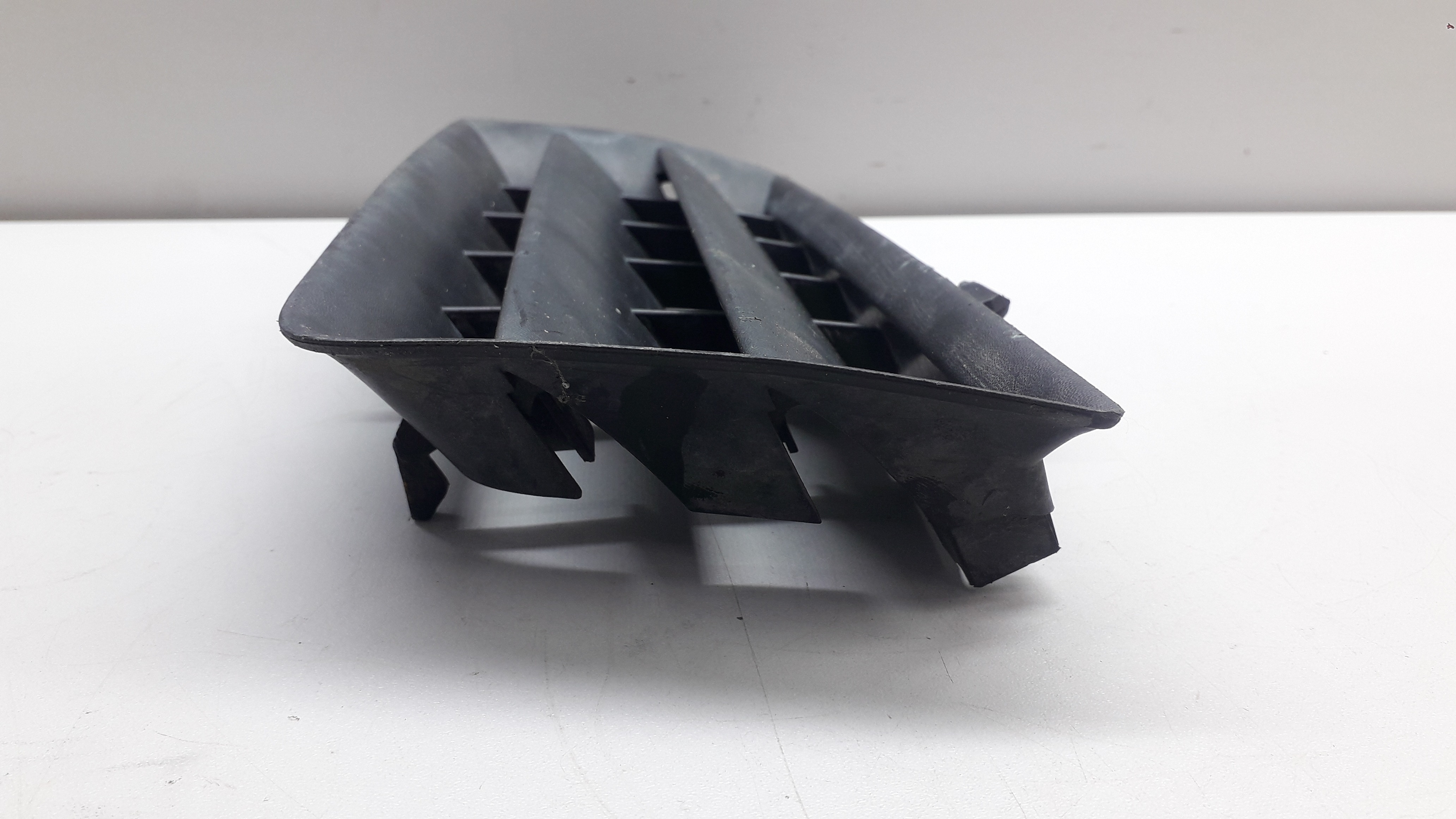 Grade Parachoque Lado Direito Renault Megane 06/12 Preto 5