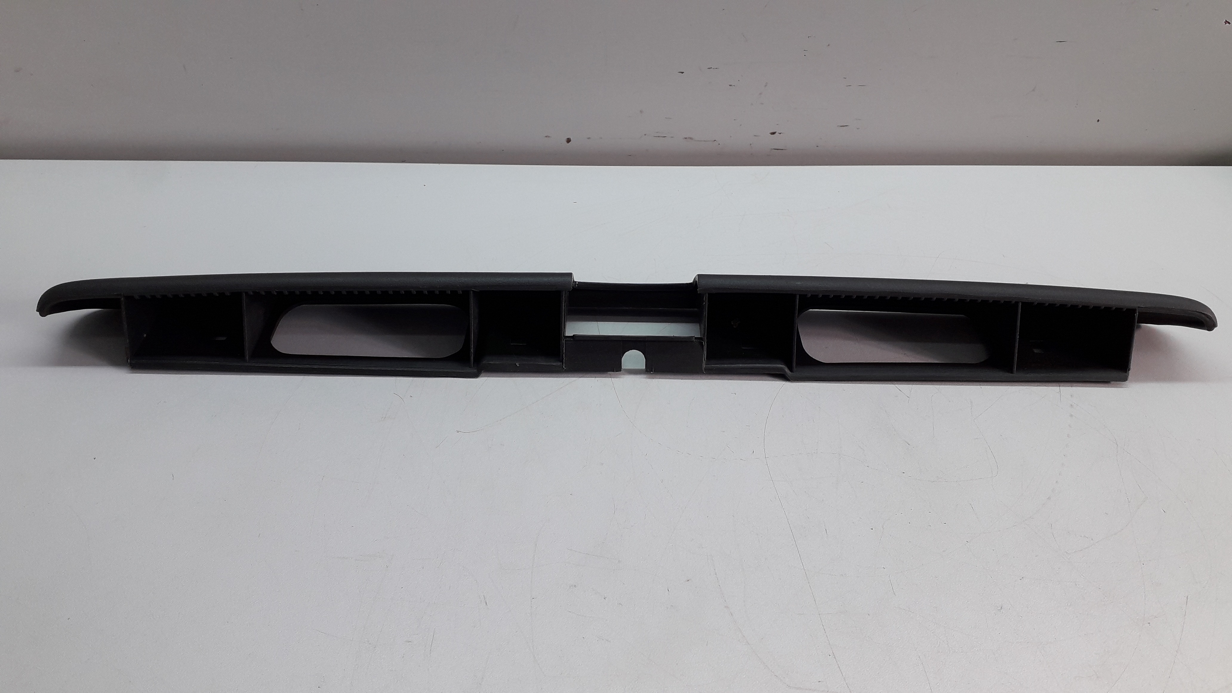Friso Régua Acabamento Tampa Traseira Vw Pointer 94/96 Preto 2