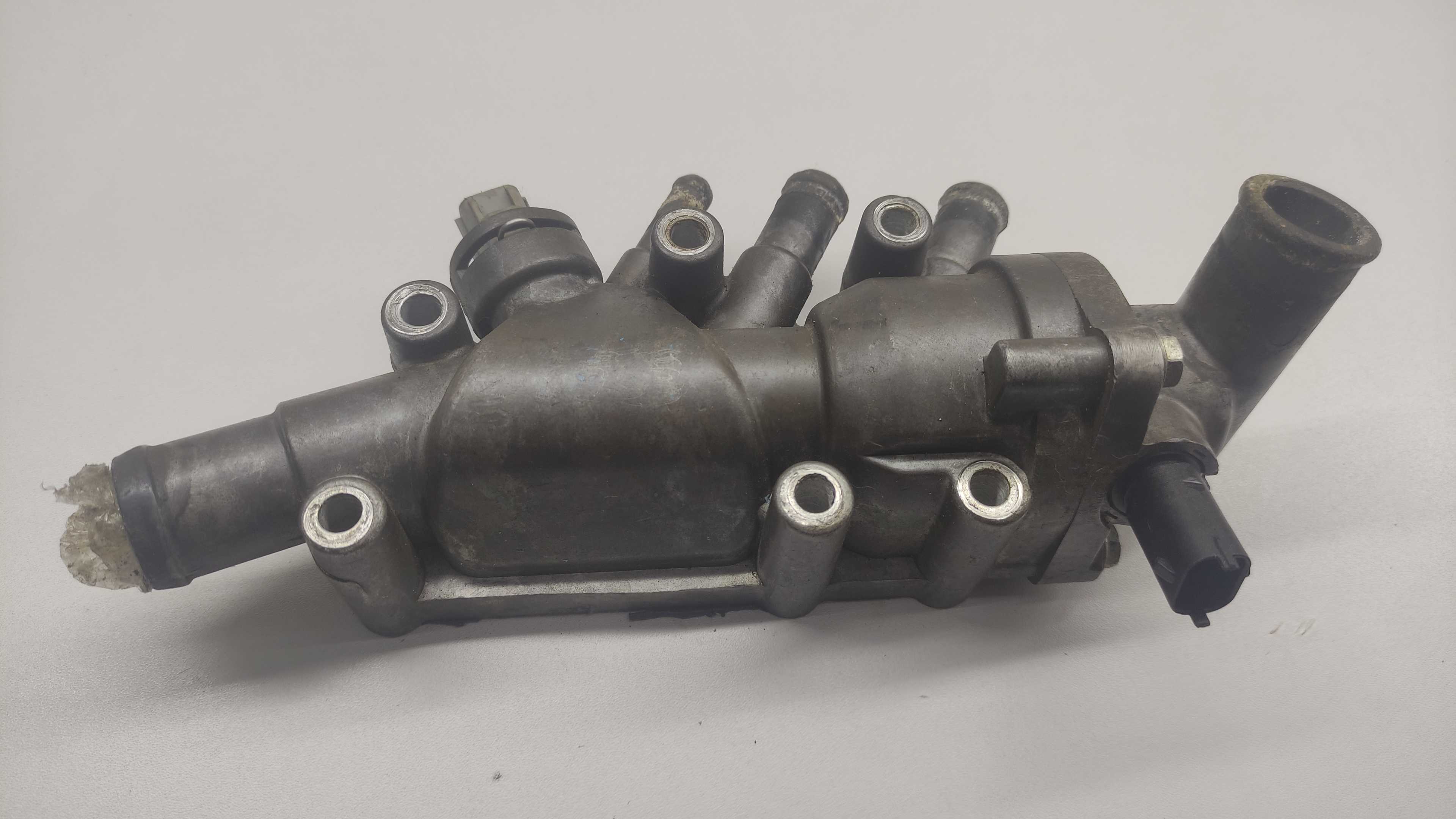 Carcaça Da Válvula Termostatica Ford Courier 1