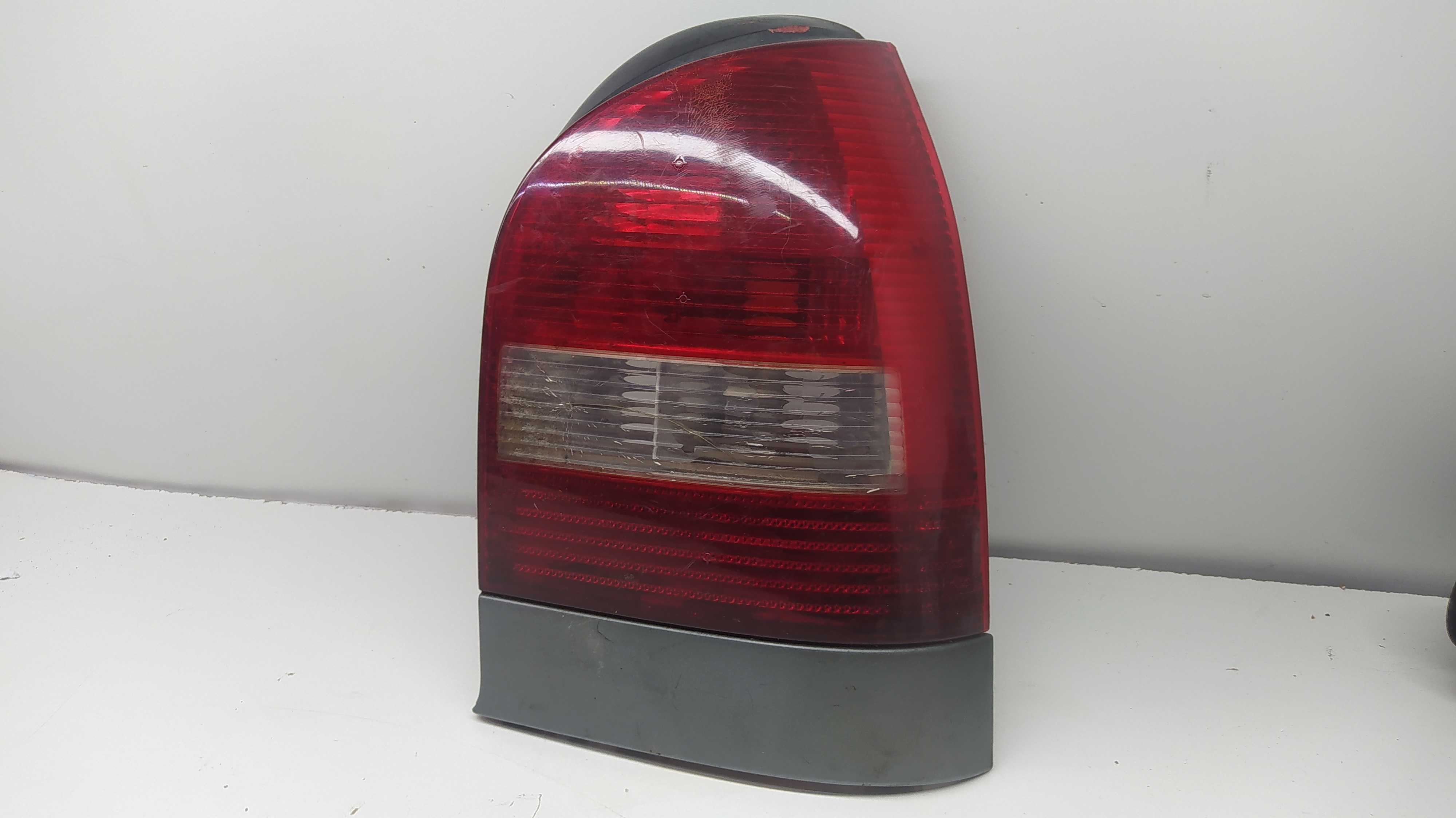 Lanterna Traseira Direita Vw Gol G3 99/05 1