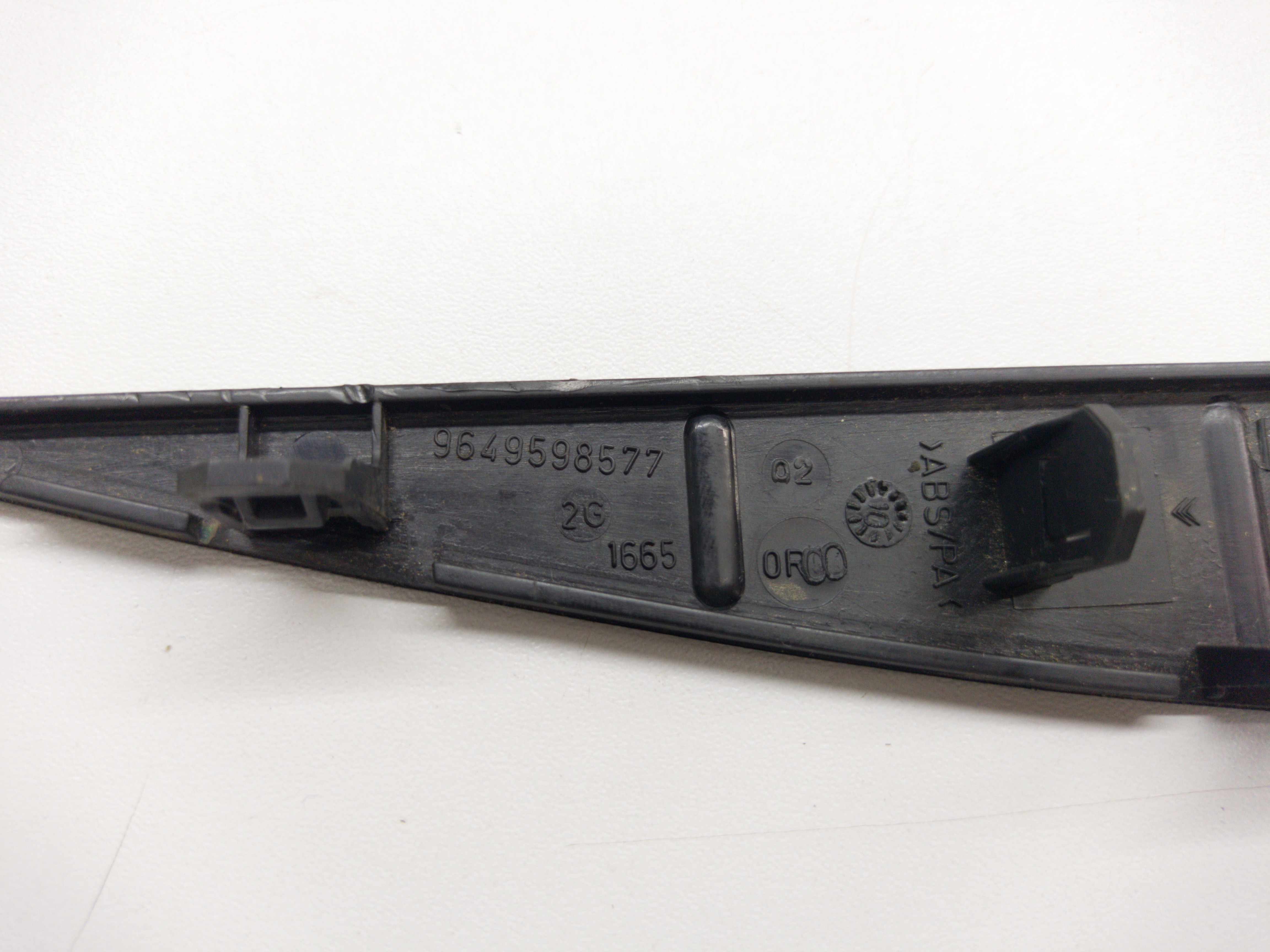 Moldura Lado Esquerdo Rádio Citroen C4 2008/2012 5