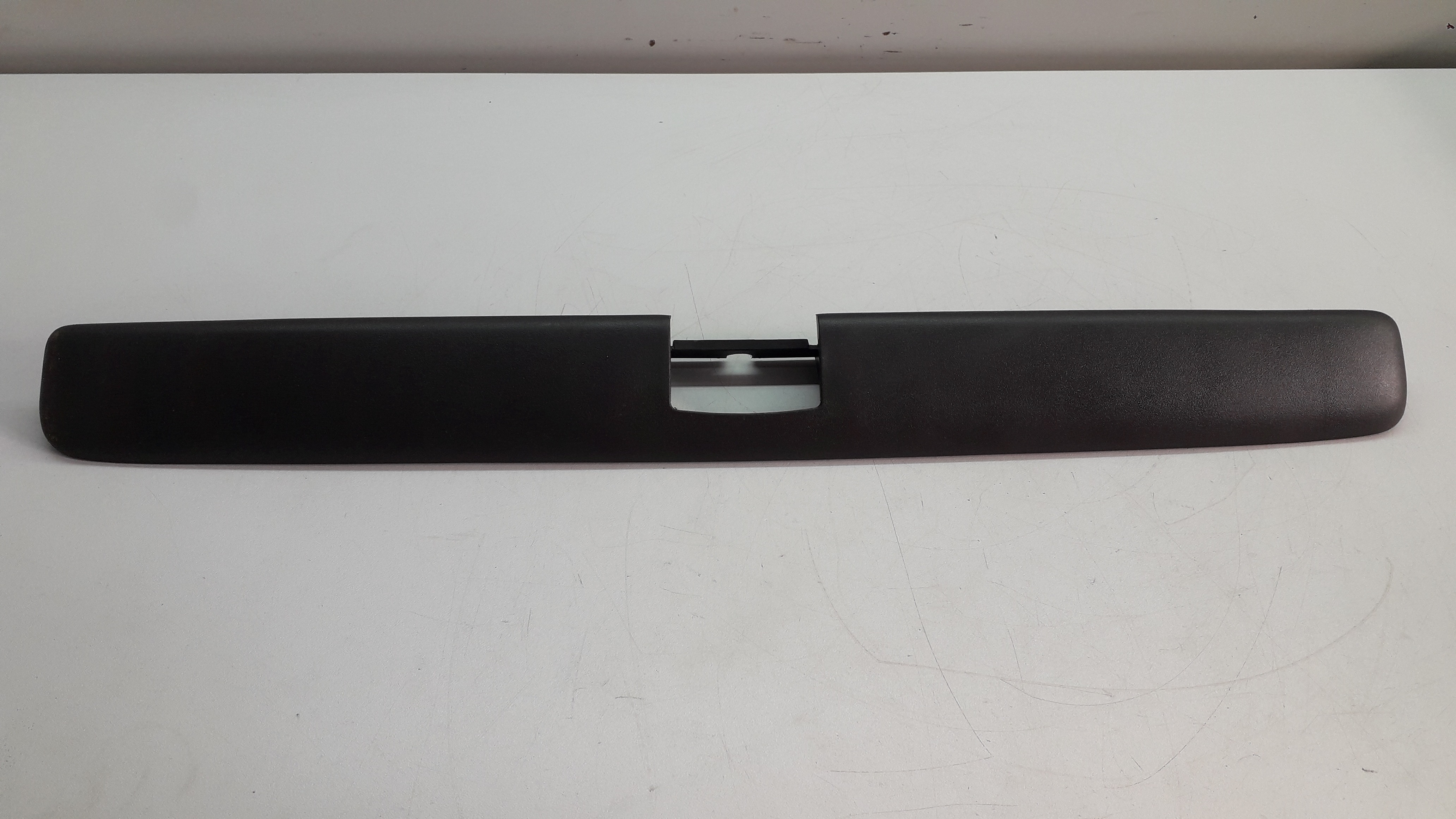 Friso Régua Acabamento Tampa Traseira Vw Pointer 94/96 Preto 1
