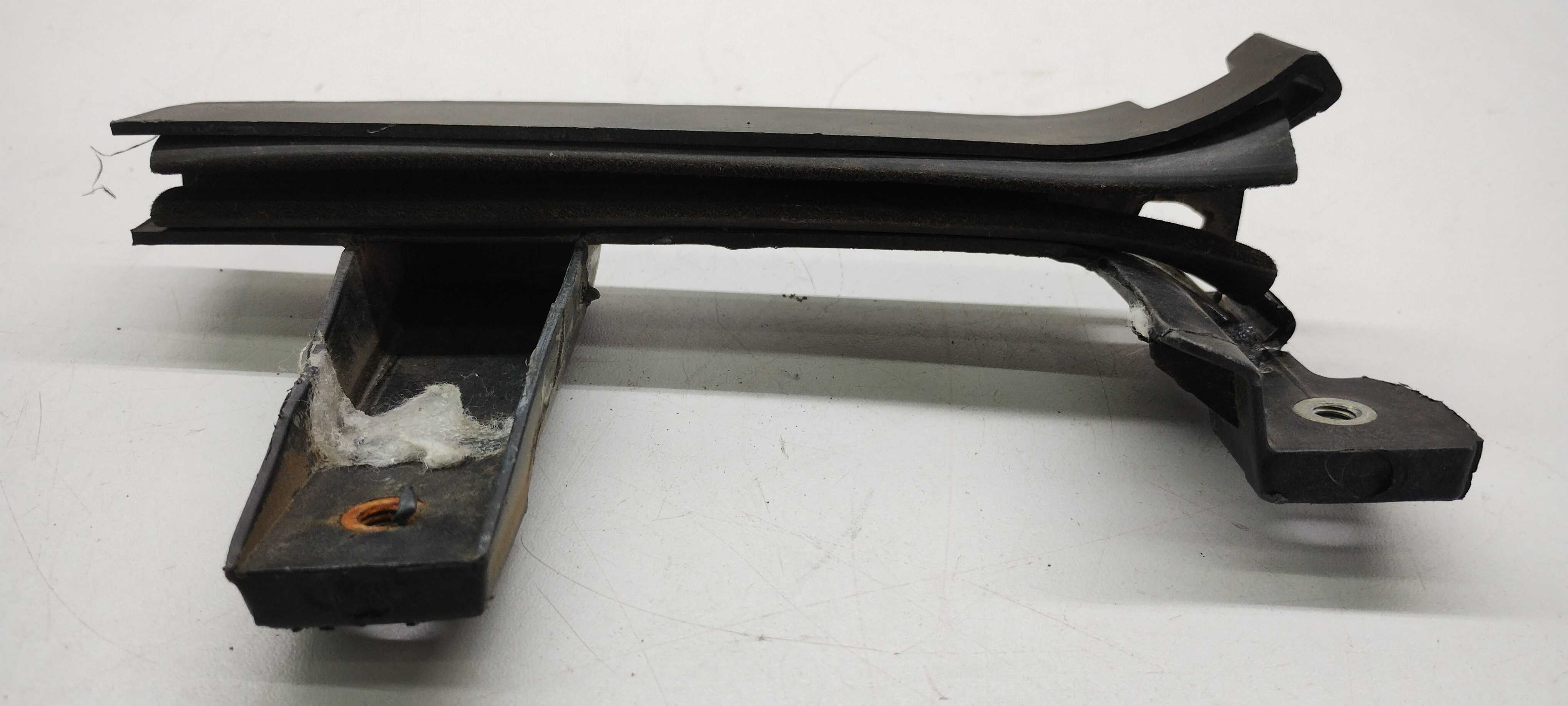 Suporte Guia Vidro Traseiro Esquerdo Fiat Uno Vivace 11/08 4