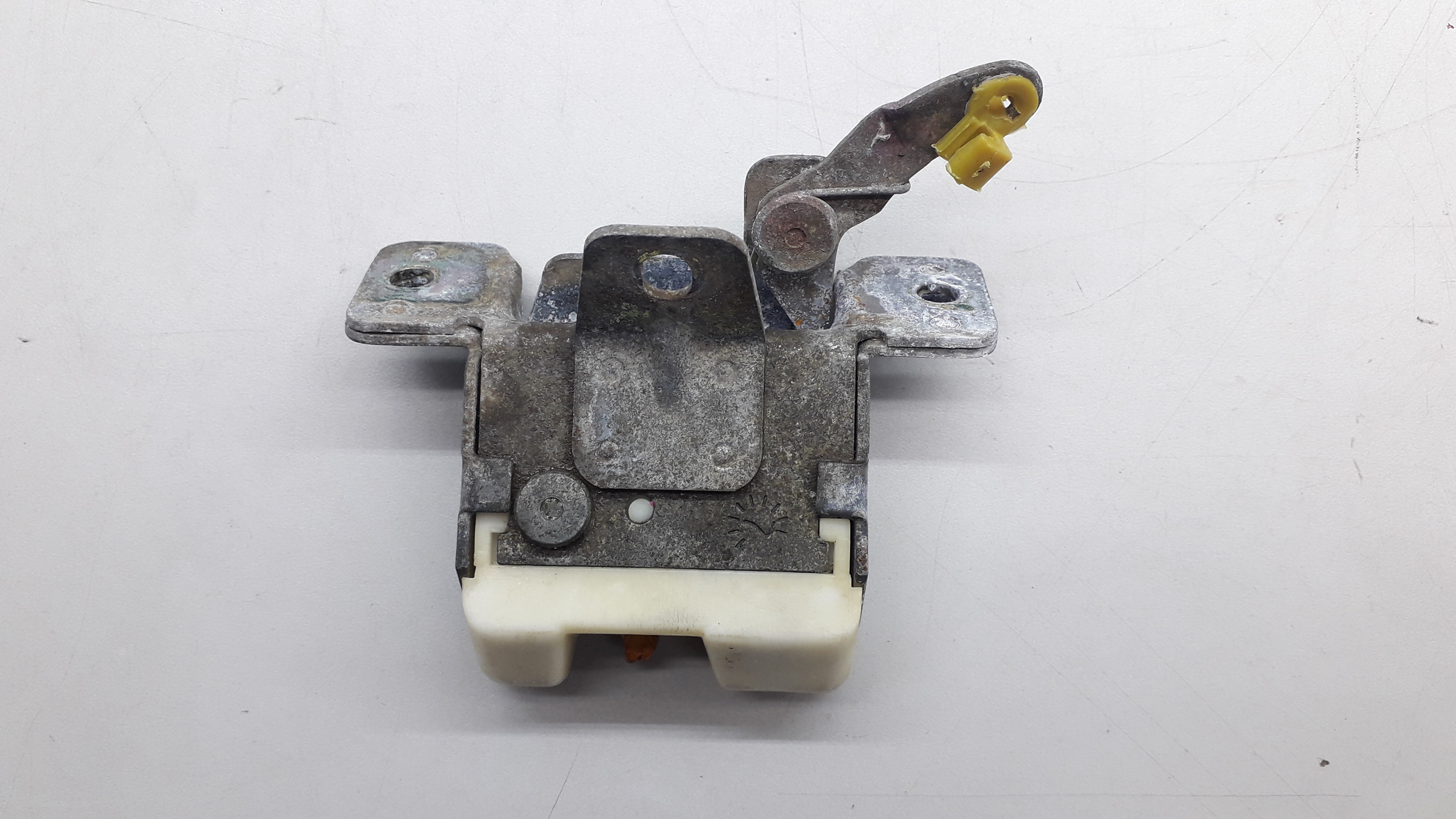 Fechadura Tampa Traseira Gm Corsa 1994/2001 1