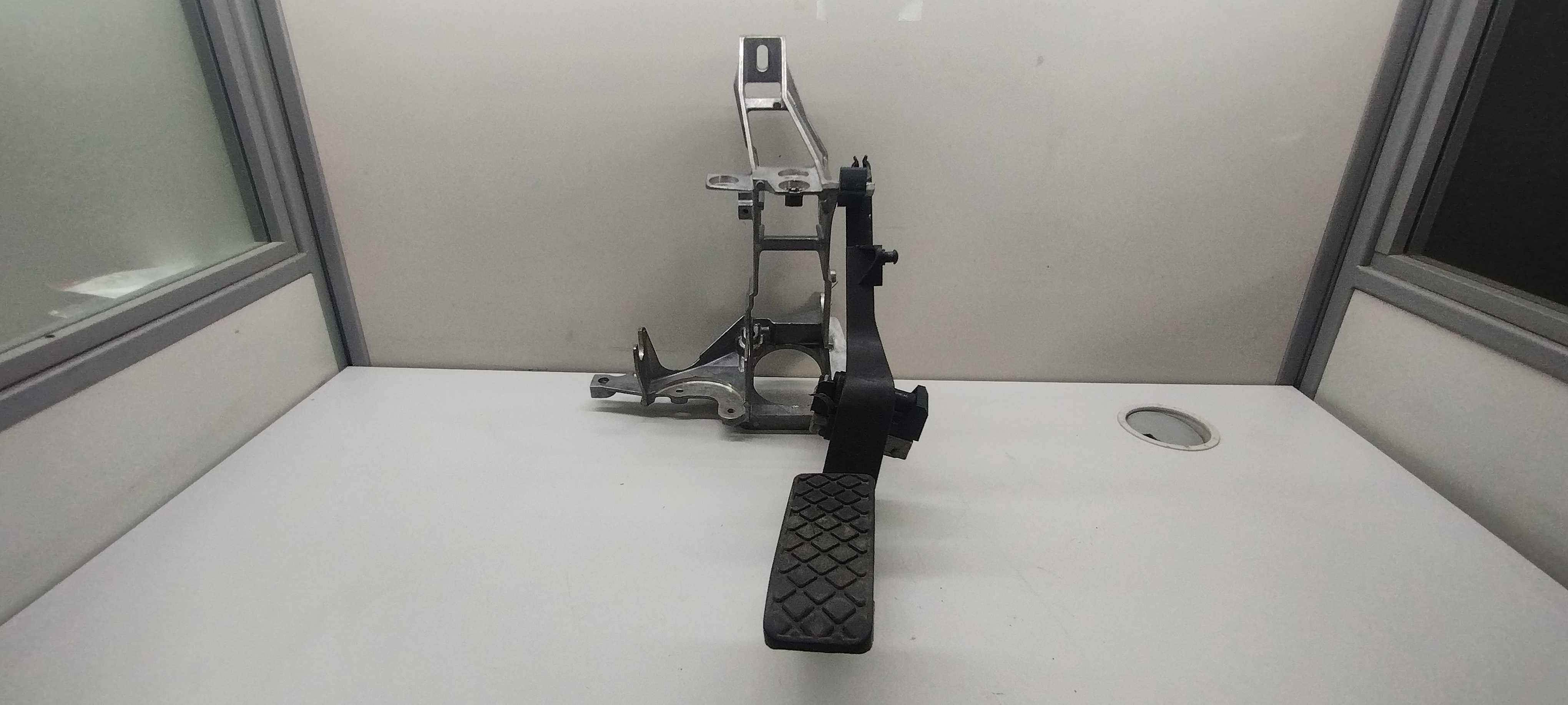 Suporte Pedaleira Pedal Acelerador Audi A6 00/06 2