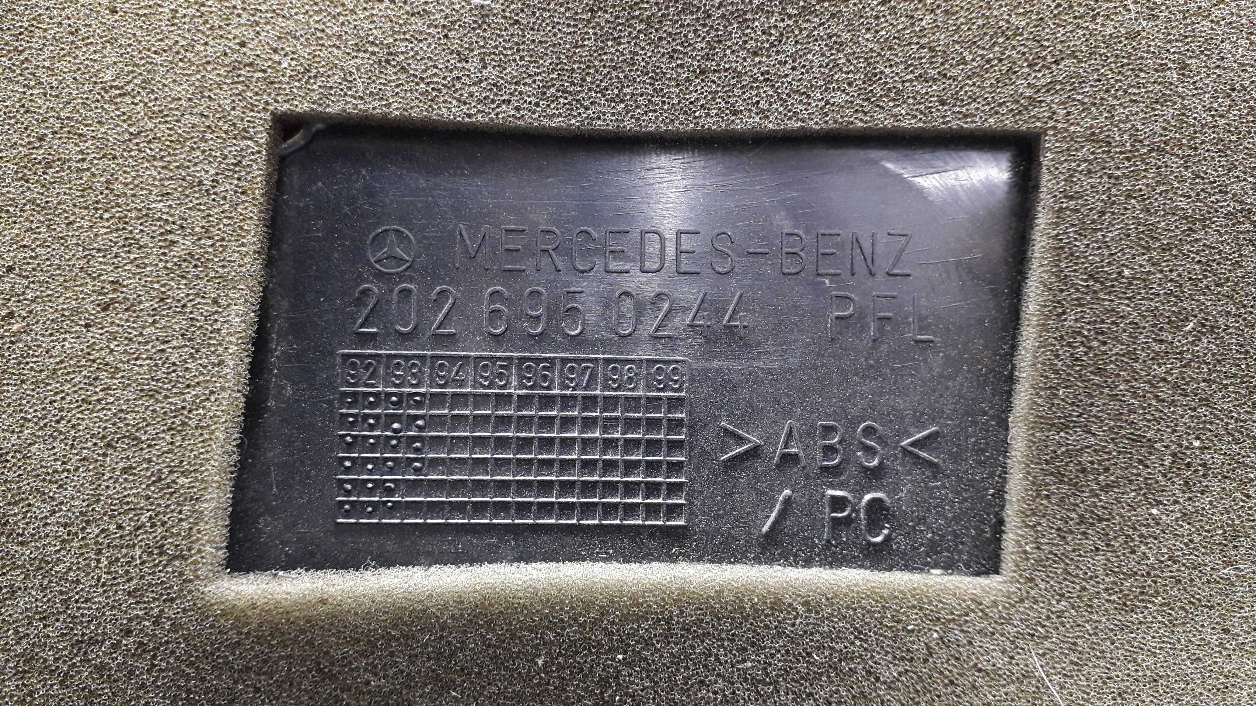 Acabamento Coluna Traseira Direita Mercedes C180/c220/c280 7