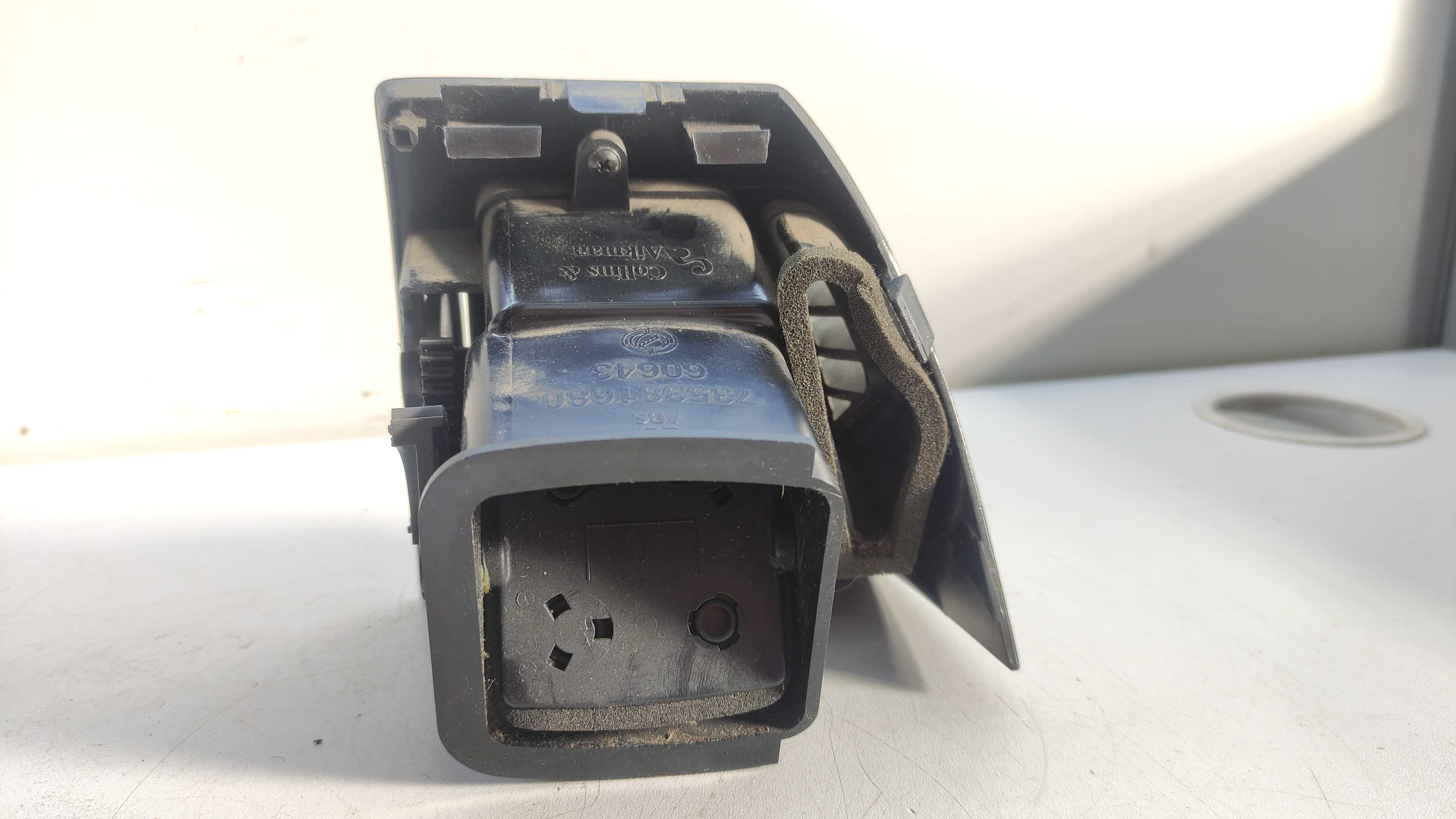 Difusor De Ar Lado Esquerdo Fiat Ideia 06/10 3
