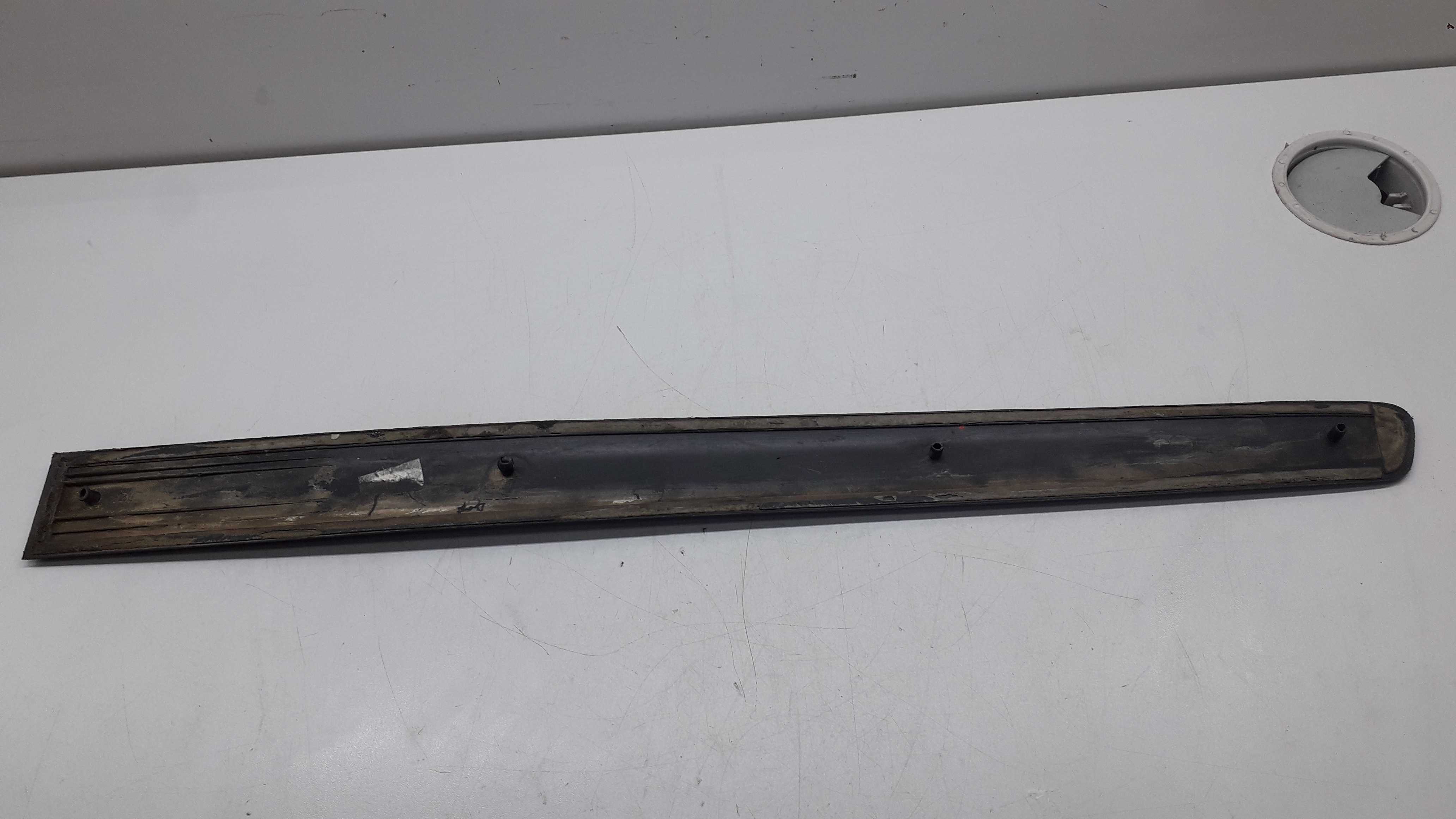 Friso Da Porta Traseira Direita Volkswagen Polo 02/14 2
