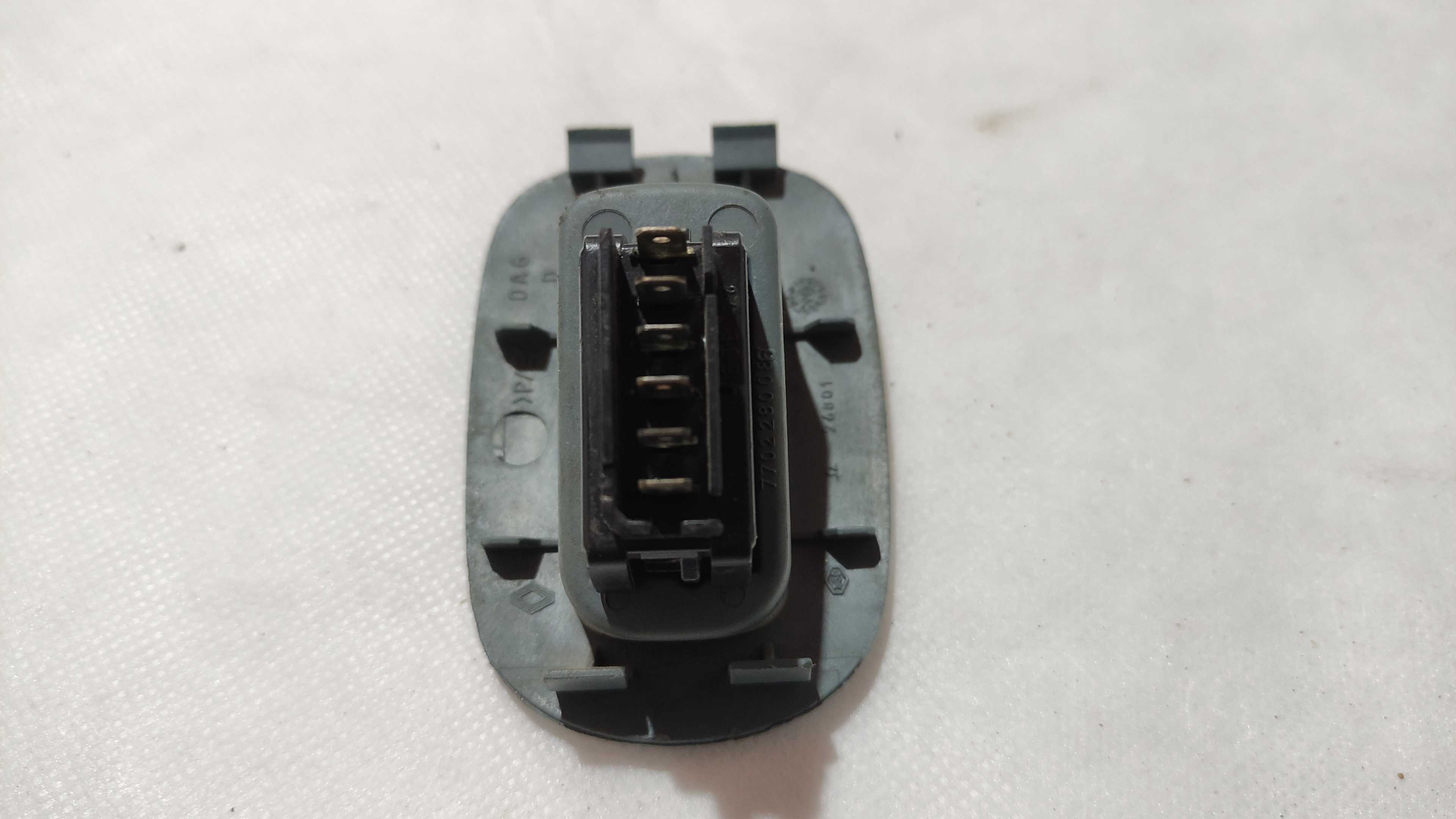 Botao Comando Vidro Eletrico Renault Scenic 99 2
