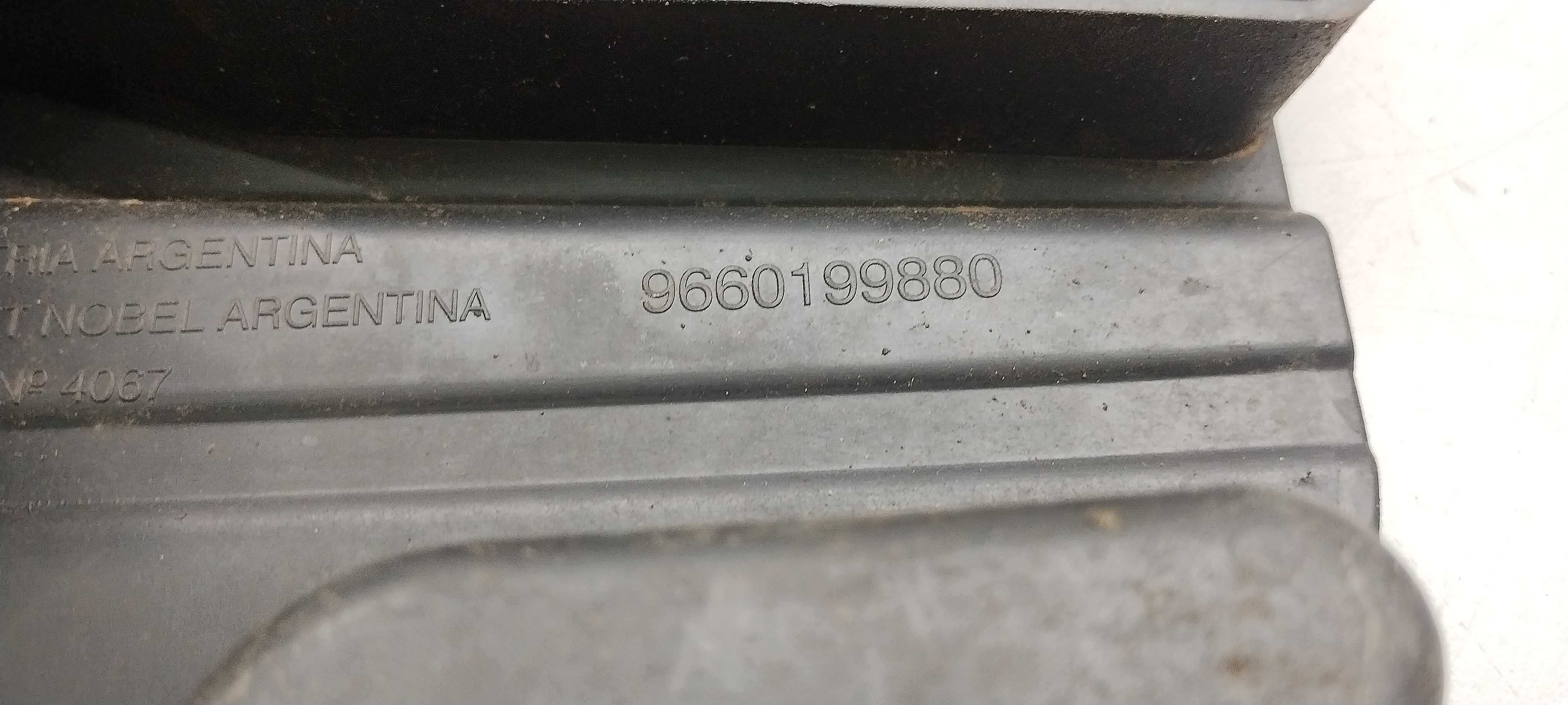 Guia Pára-choque Traseiro Esquerdo Peugeot 307 Sedan 2013 3