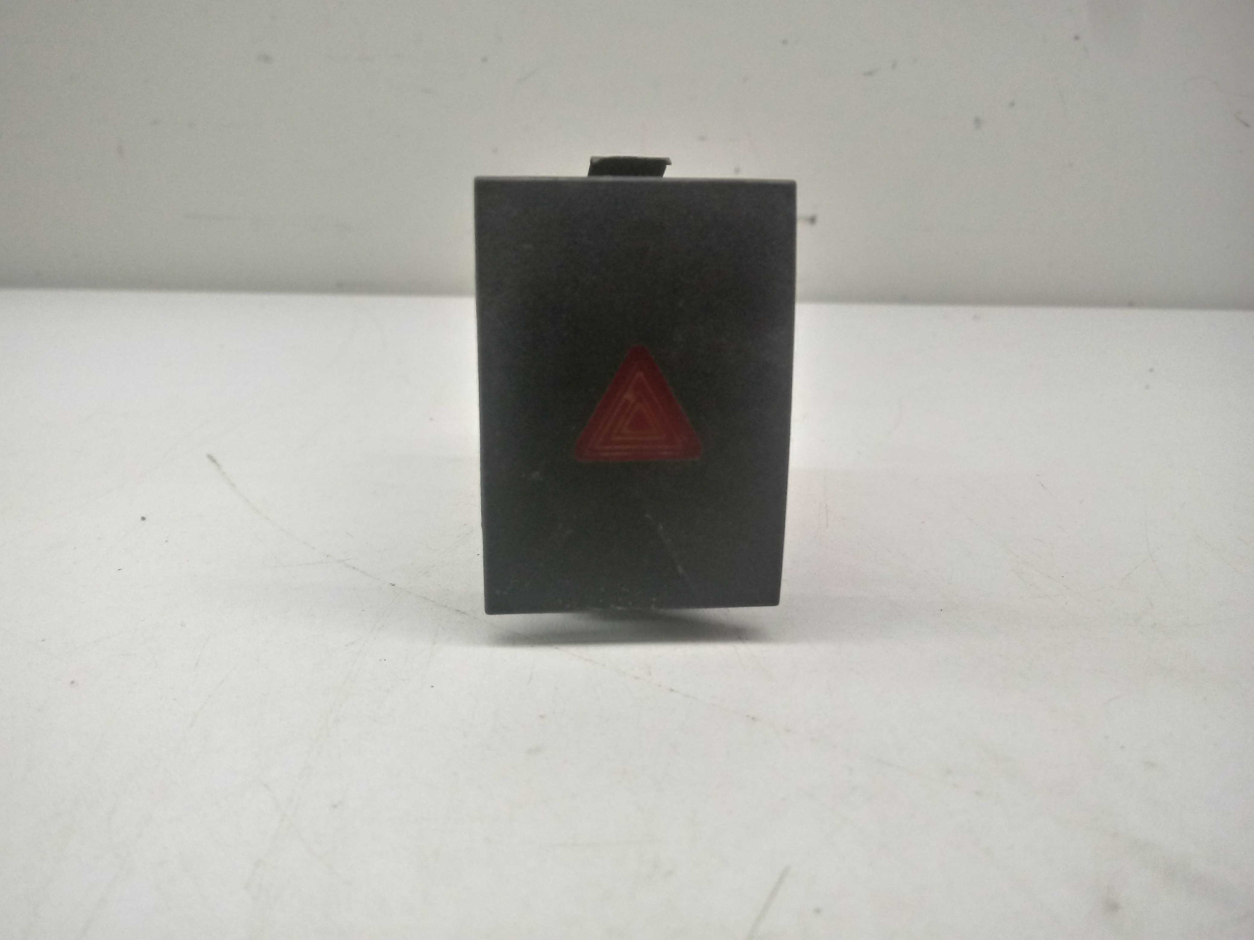 Botao Pisca Alerta Gol Parati Savero 98/06 Preto 1