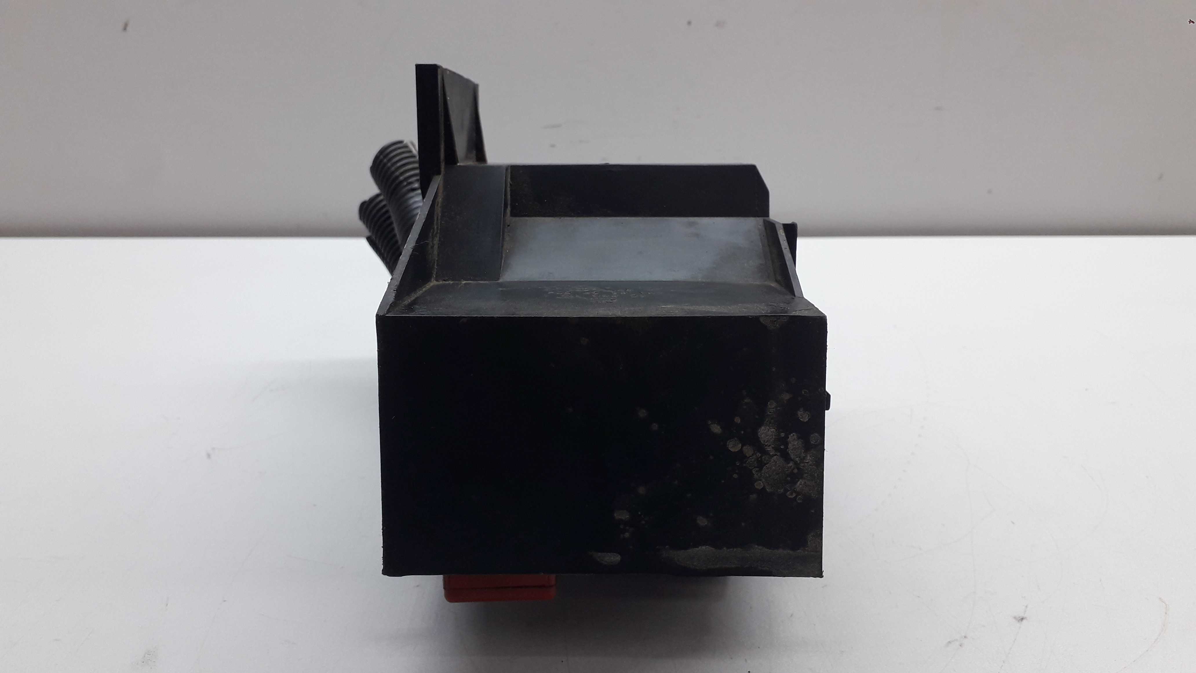 Caixa De Fusível Externa Gm Vectra 2005 4