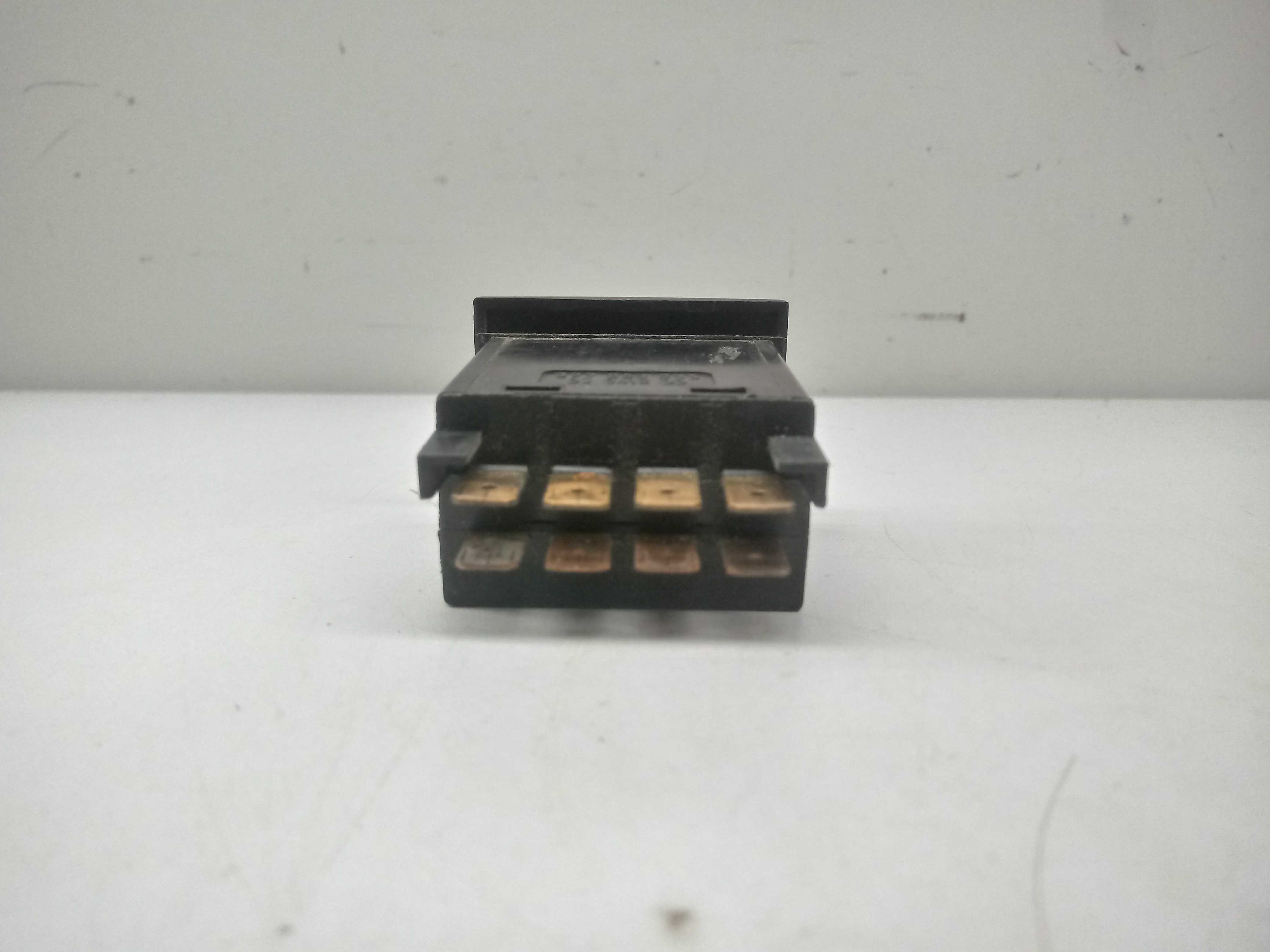 Botao Pisca Alerta Gol Parati Saveiro 98/06 Preto 3
