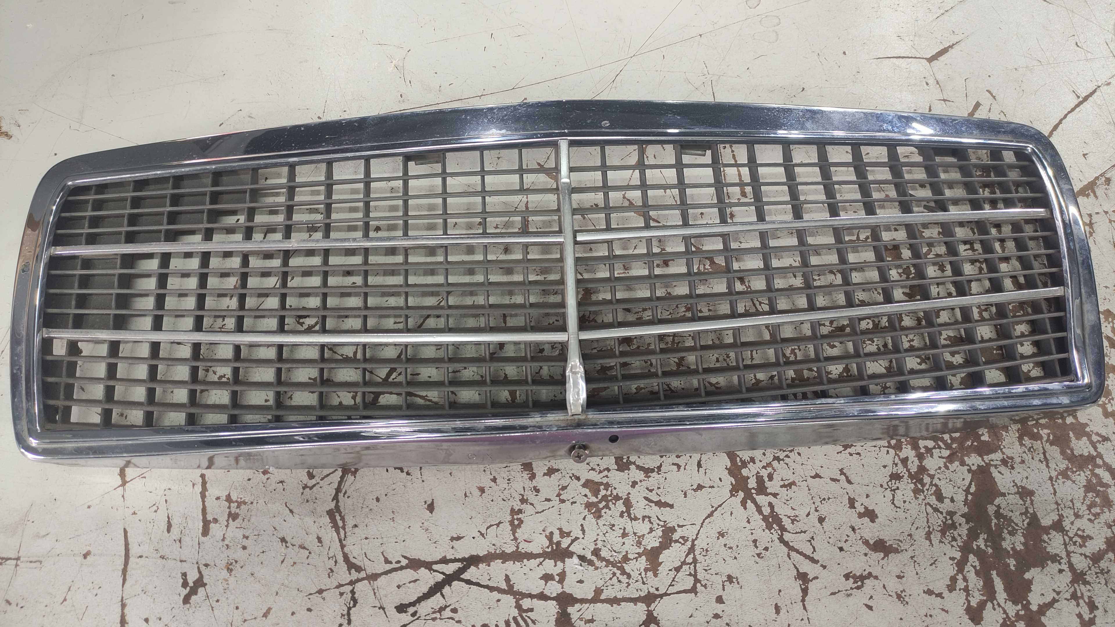 Grade Dianteira Mercedes C280 95 2
