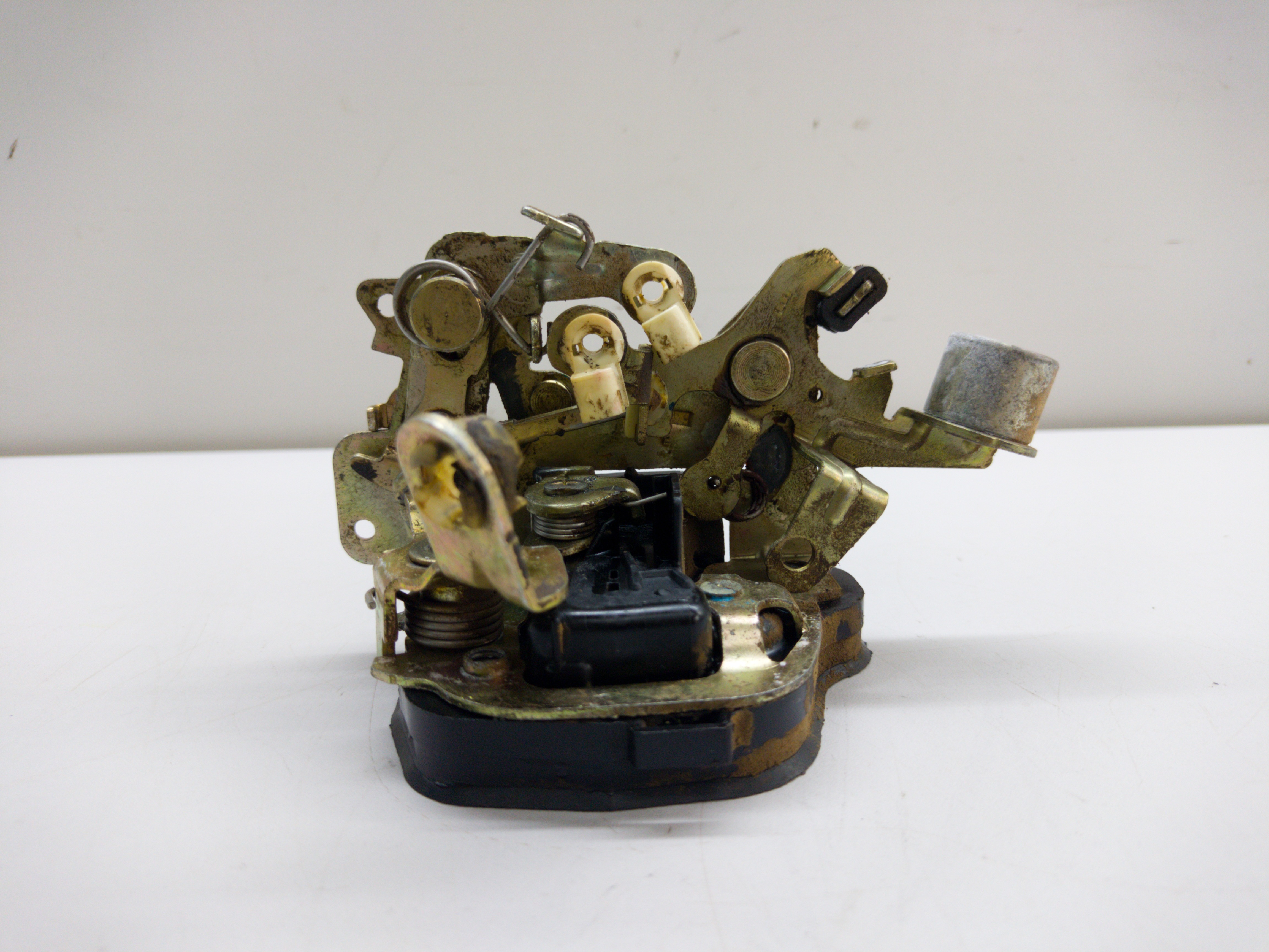 Fechadura Porta Traseira Esquerda Gm Corsa 1994 1