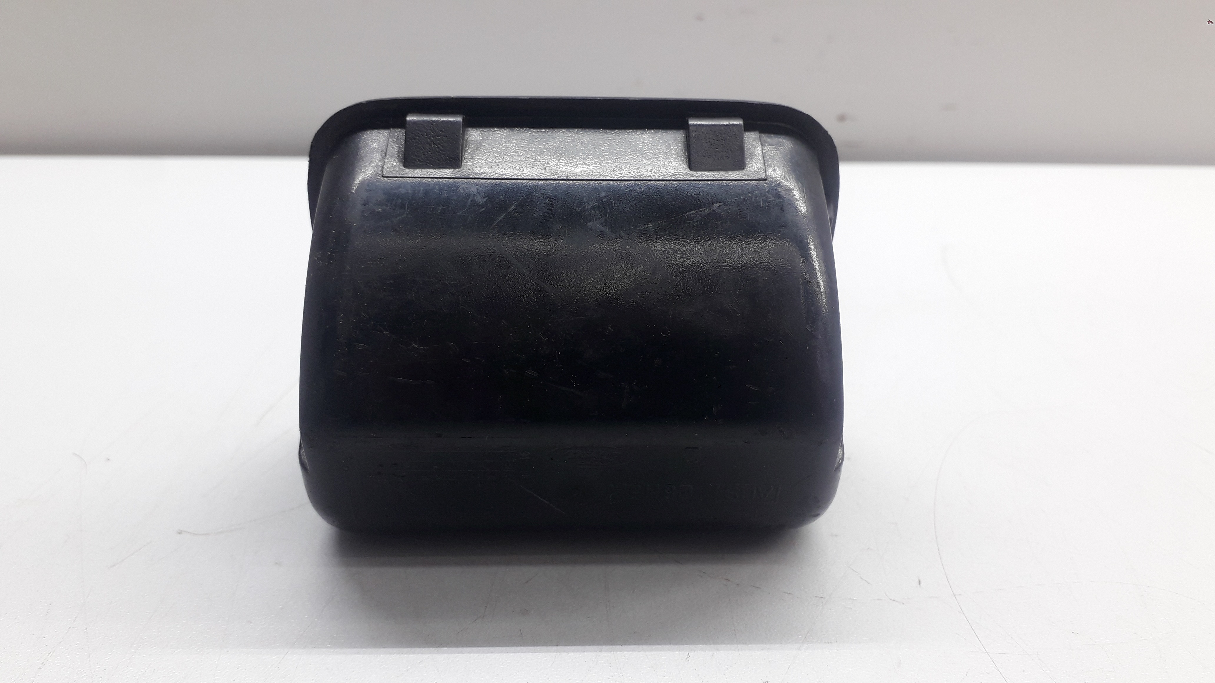 Cinzeiro Traseiro Ford Mondeo 93/00 3