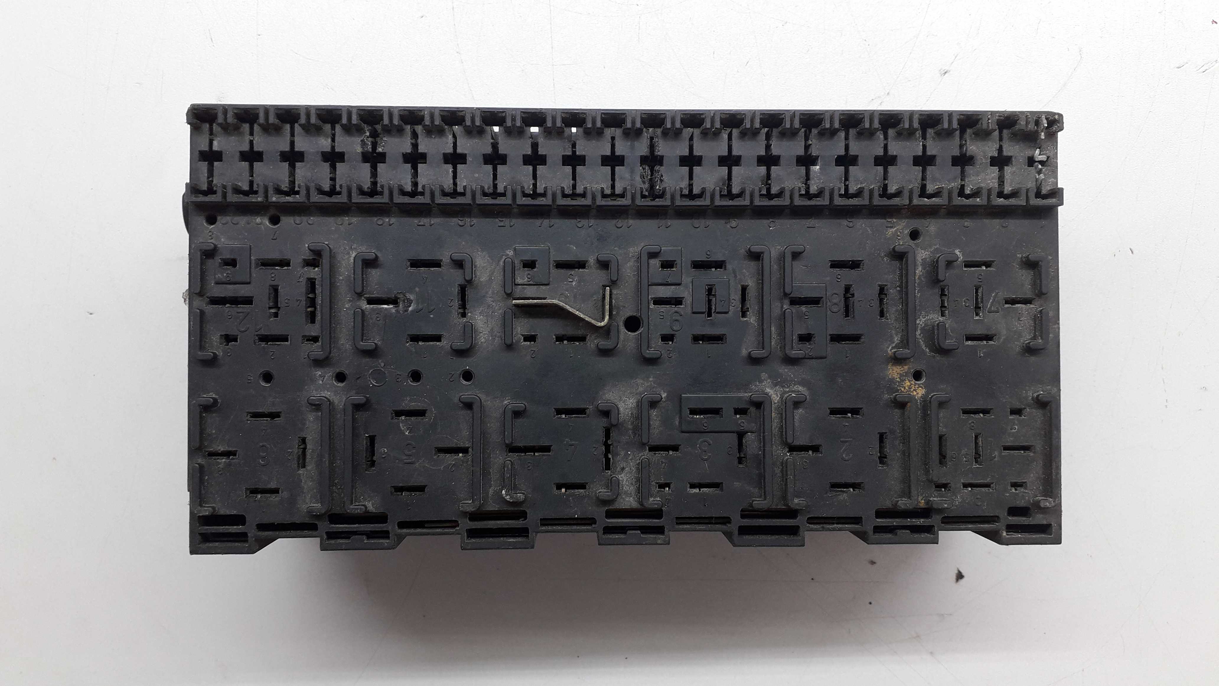 Caixa De Fusíveis Vw Golf/audi A4 1994/1998 6
