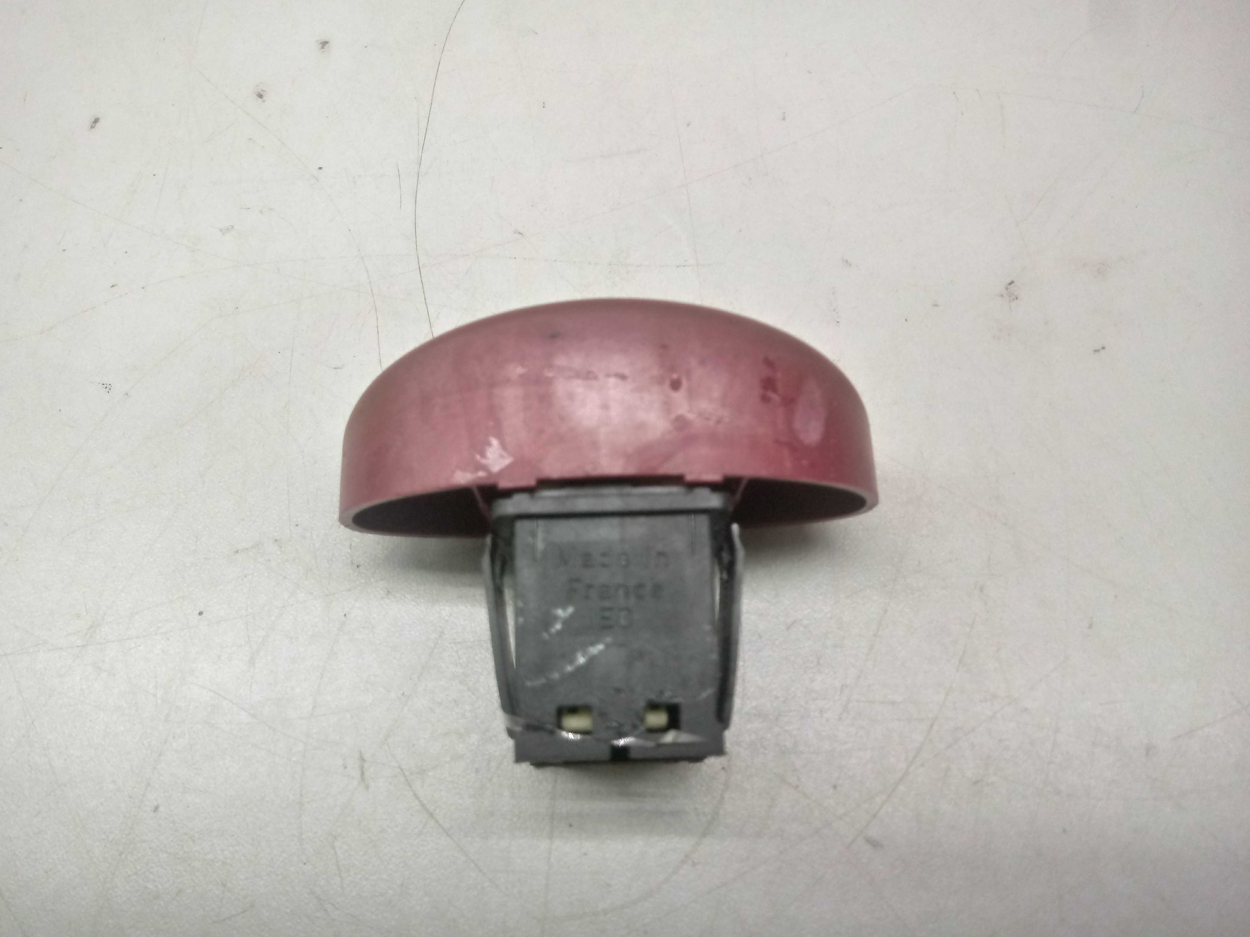 Botao Pisca Alerta Citroe Xsara Picasso 02/11 Vermelho 3