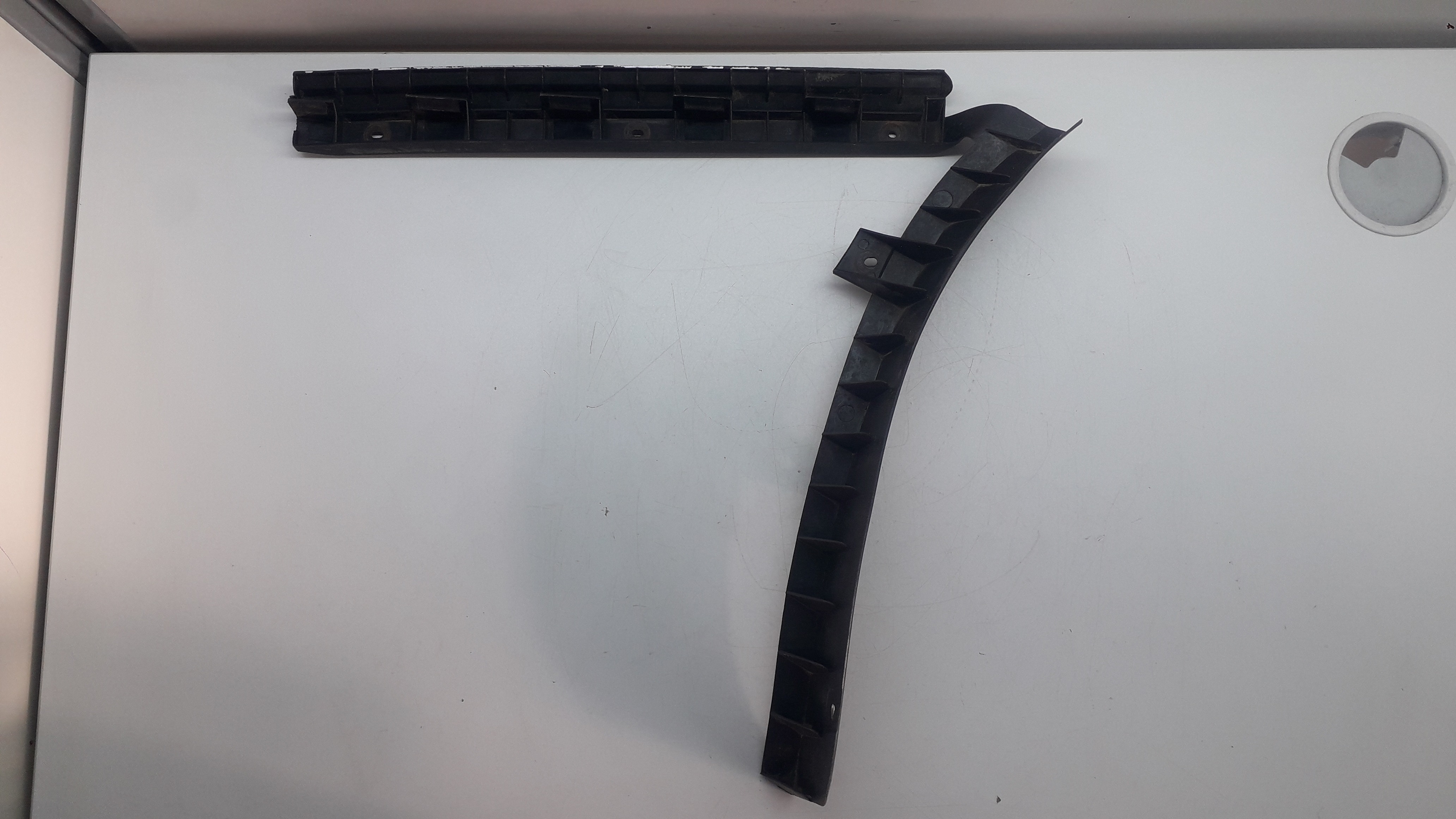 Guia Parachoque Traseiro Direito Vw Passat 1.8 99 5