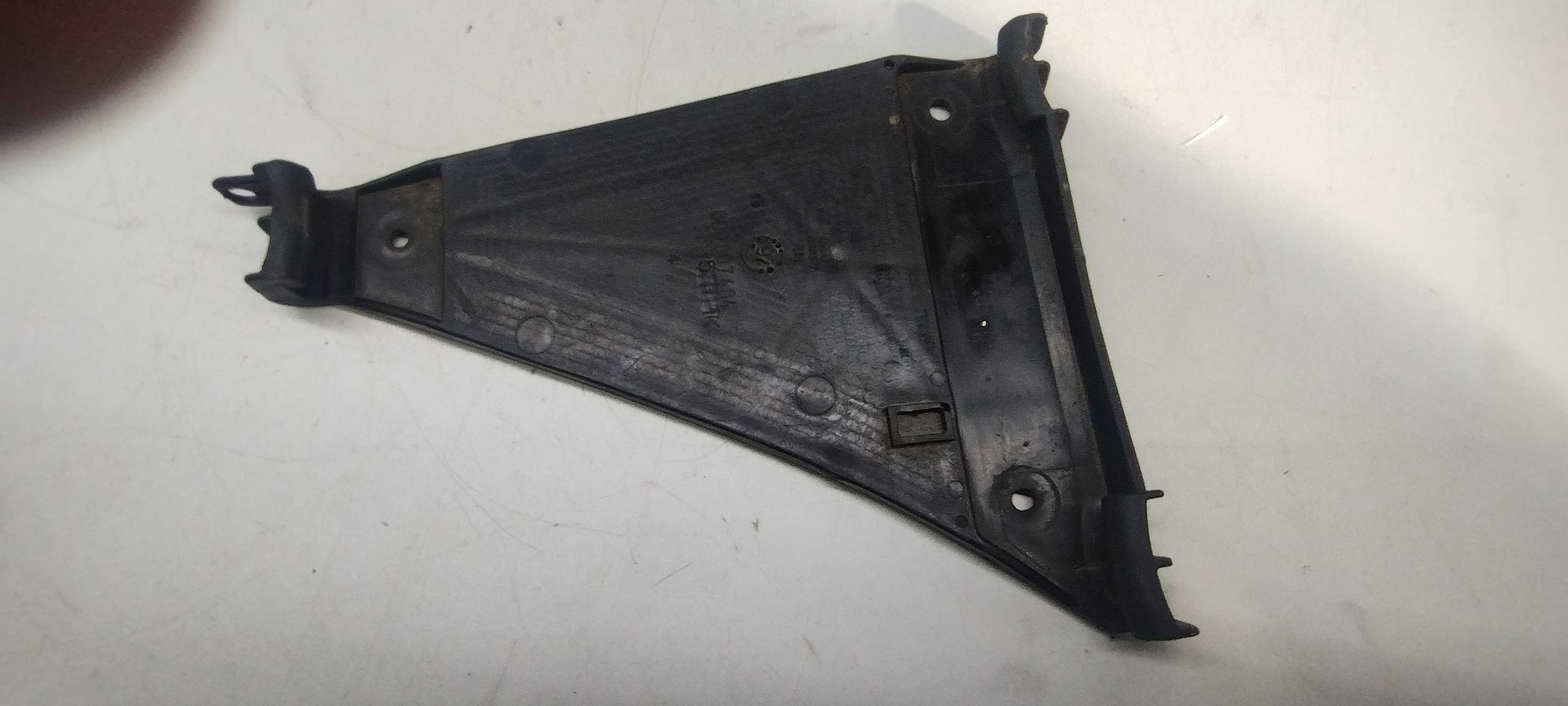 Suporte Do Para-choque Traseiro Direito  Audi A4 1