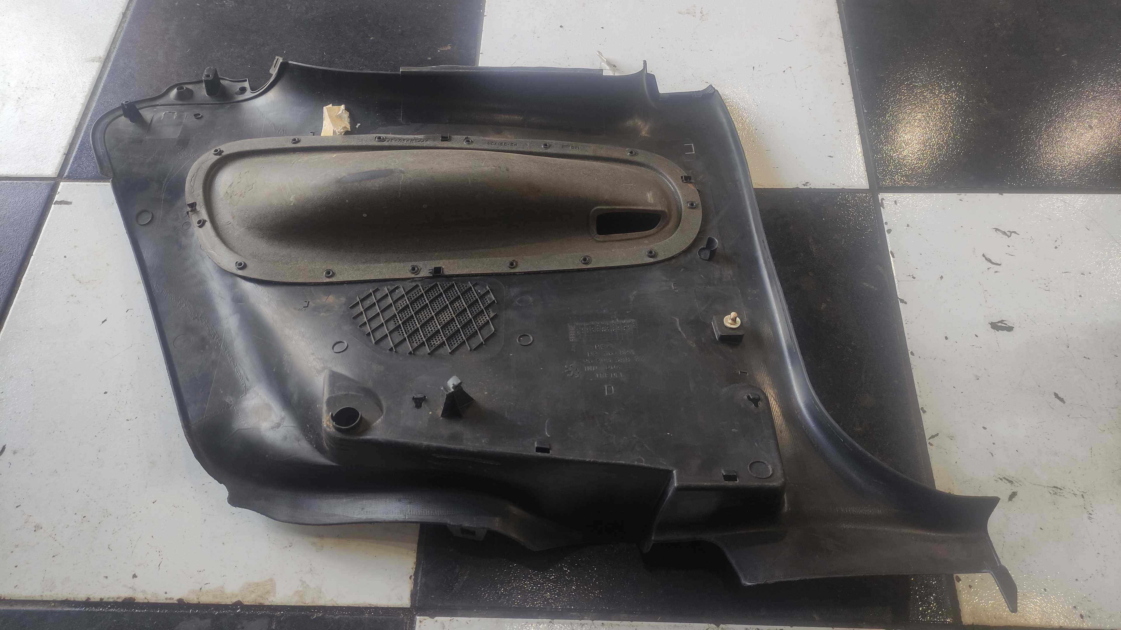 Revestimento Forro Lateral Traseiro Direito Peugeot 206 2p 2