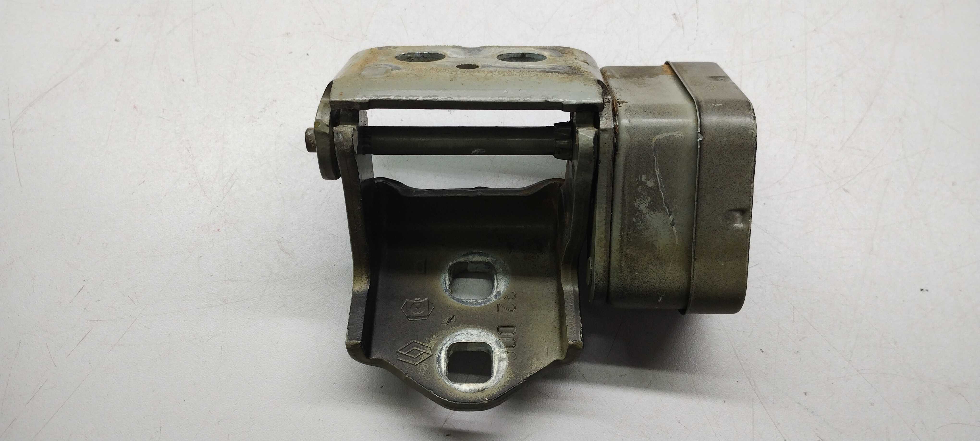 Dobradiça Porta Dianteira Direita superior Megane 2009 3