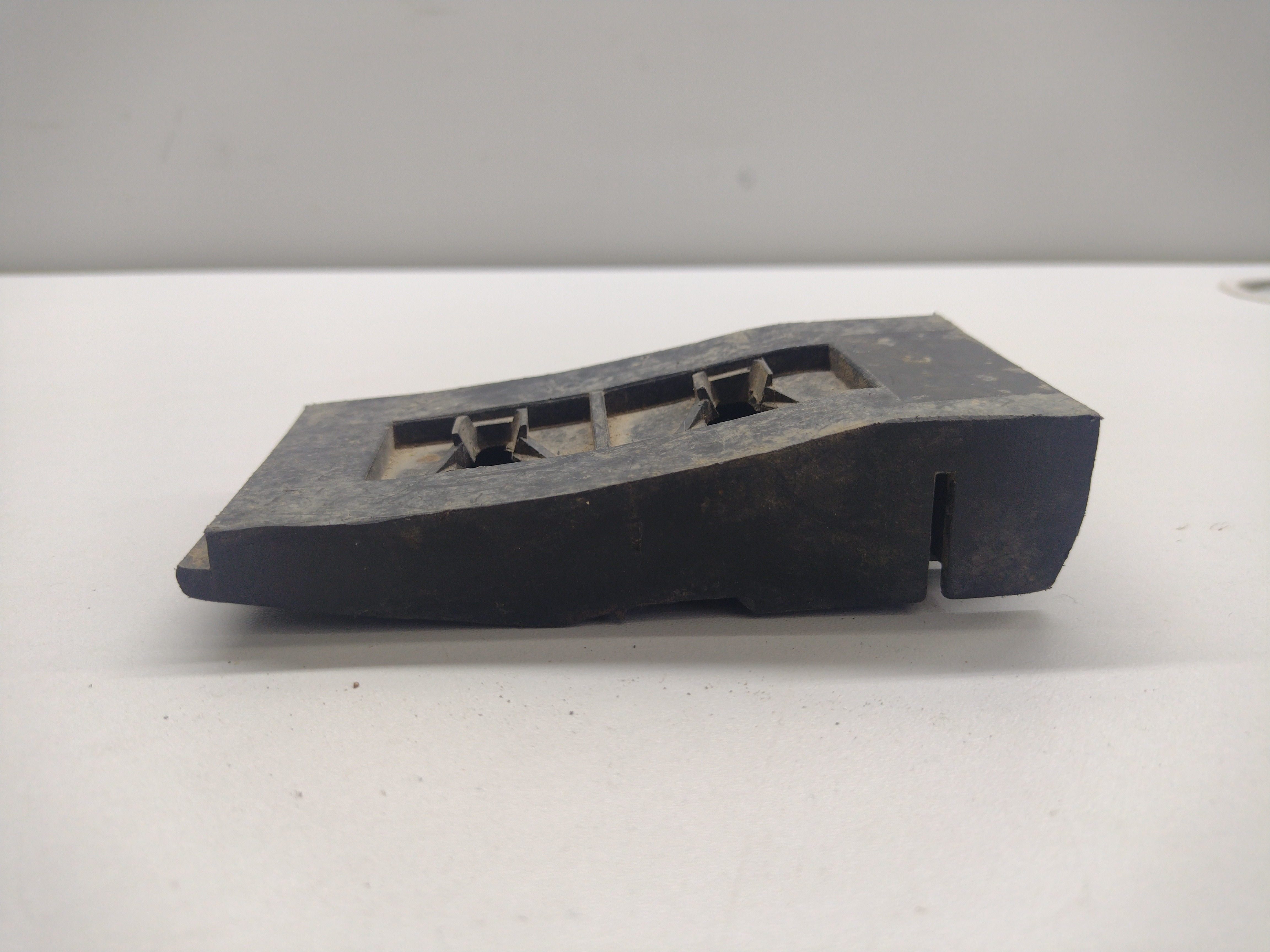 Suporte Guia Para-choque Traseiro Corsa Sedan 1996/2014 2