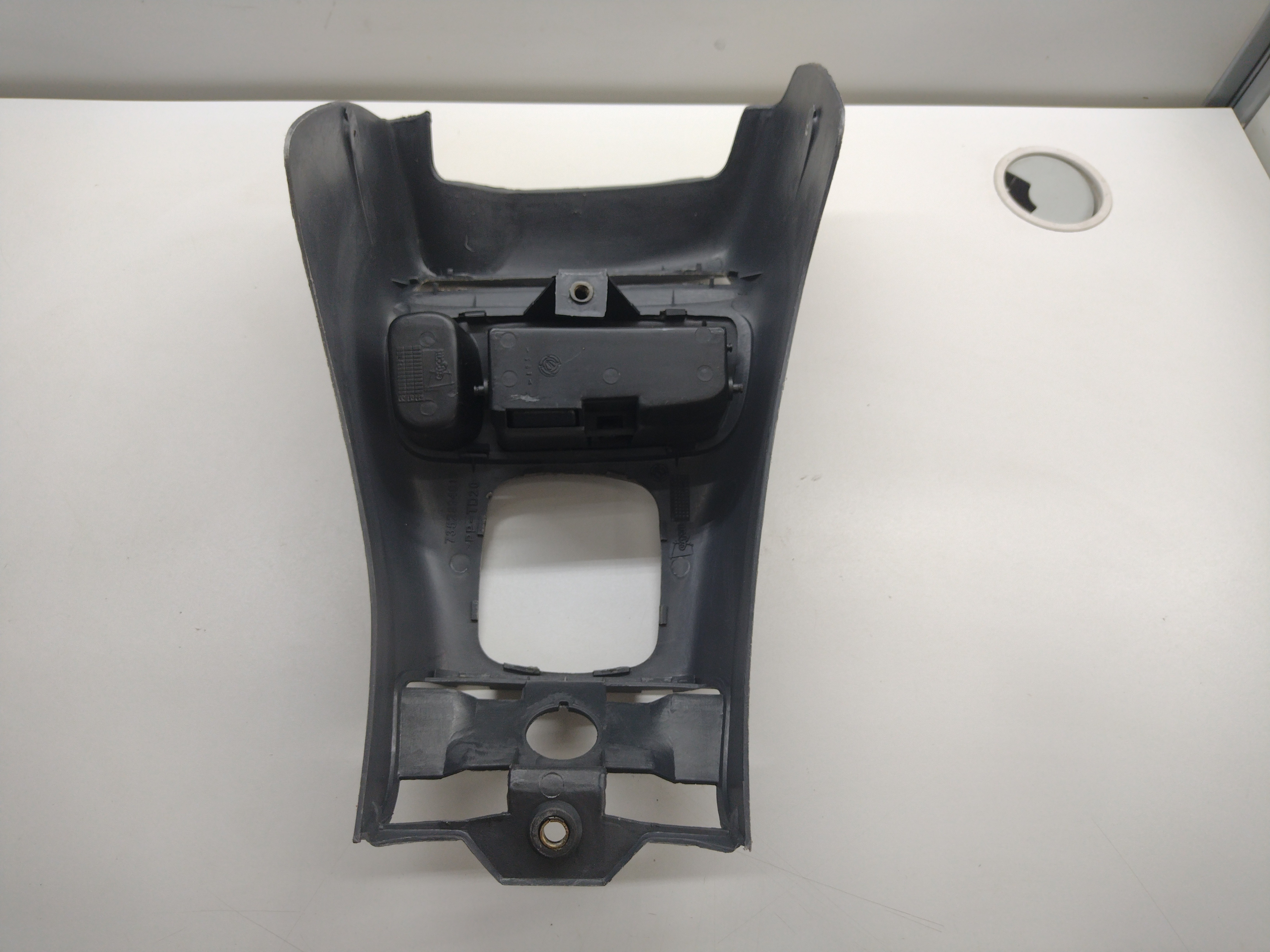 Moldura Console Central Fiat Palio 2002/2003 8
