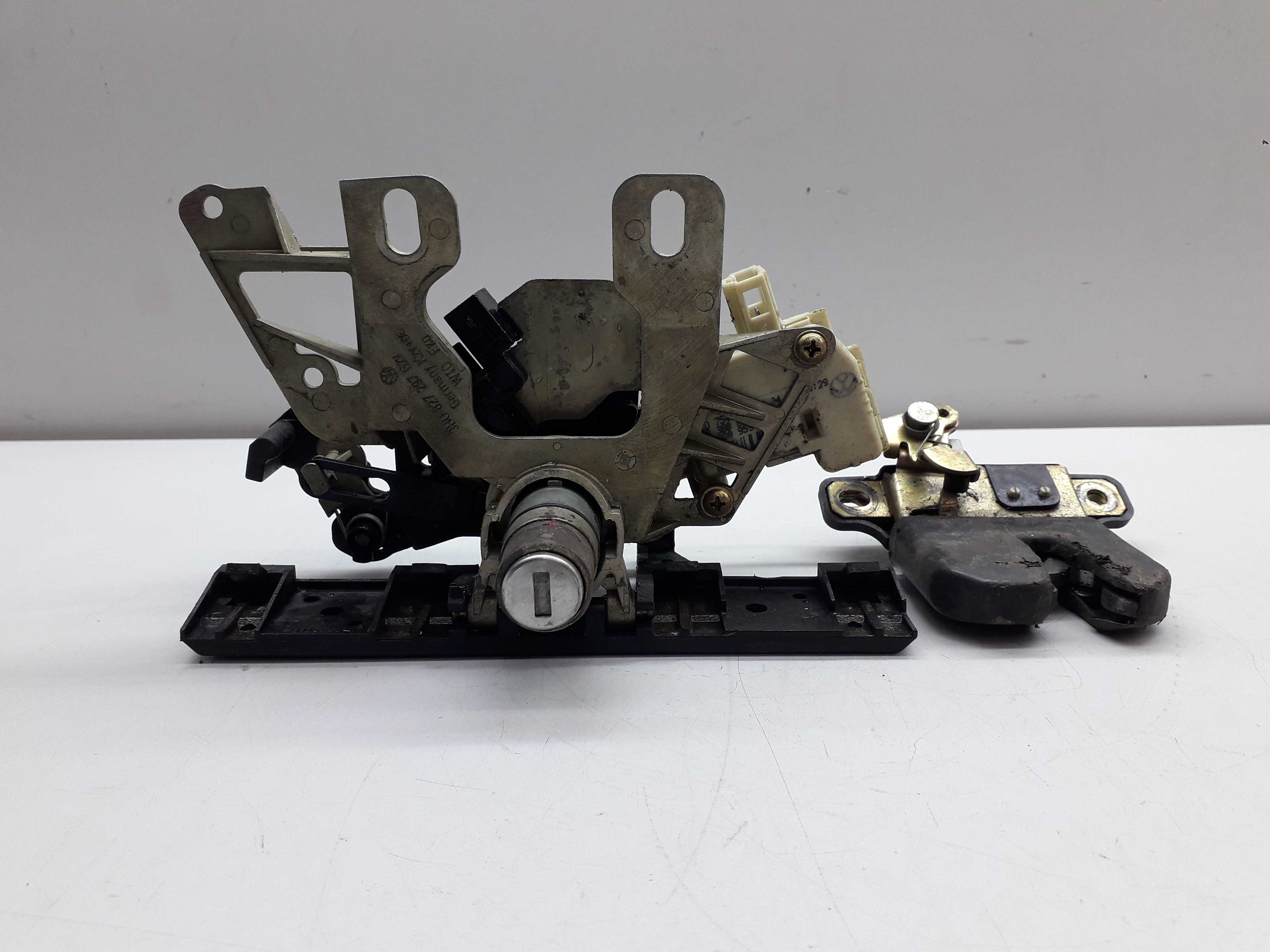 Fechadura Tampa Traseira Vw Passat Alemão 1999/2004 1