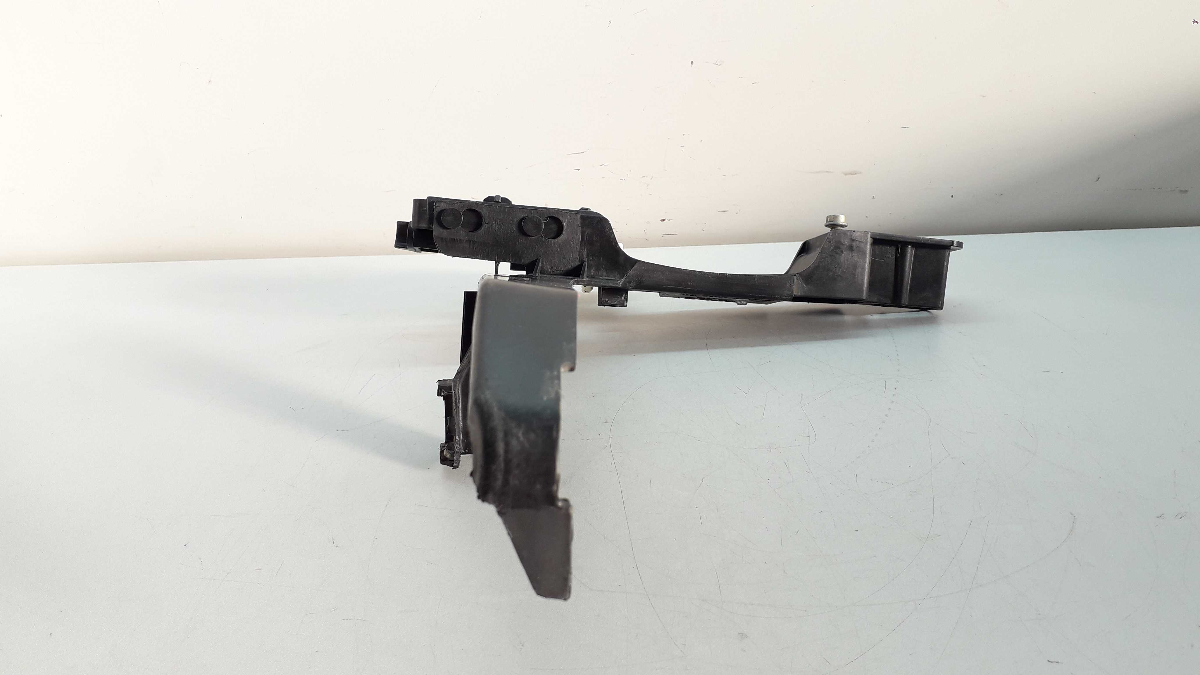 Suporte Da Maçaneta Externa Dianteira Direita Ford Fusion 4