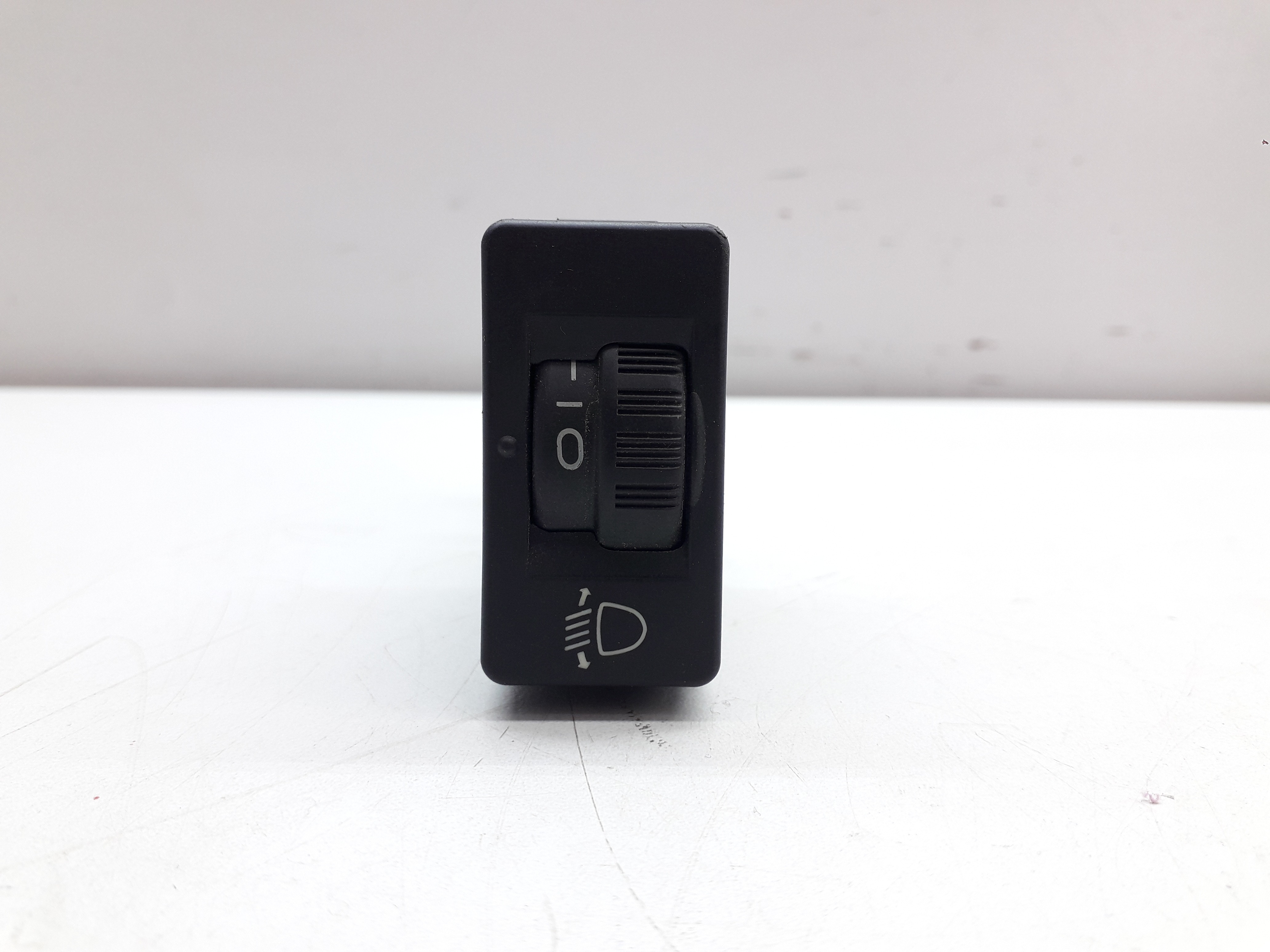 Botão  Regulagem Farol Peugeot 307/citroen C4 1
