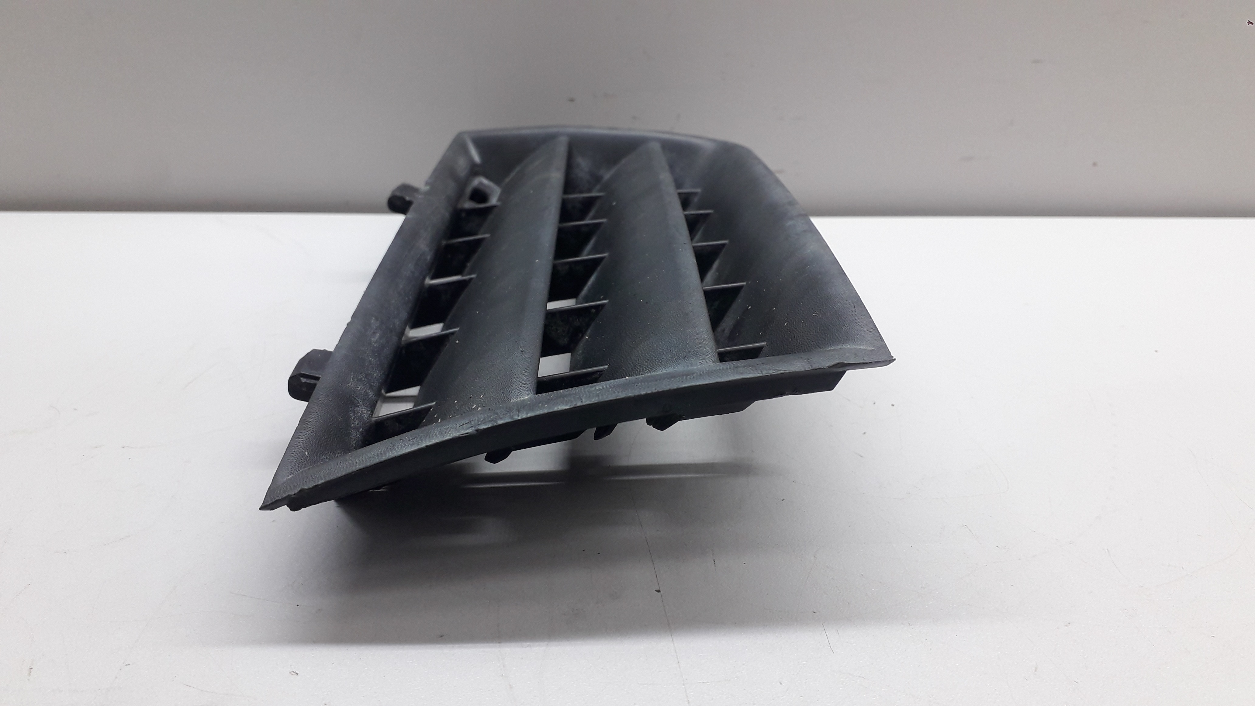 Grade Parachoque Lado Direito Renault Megane 06/12 Preto 3