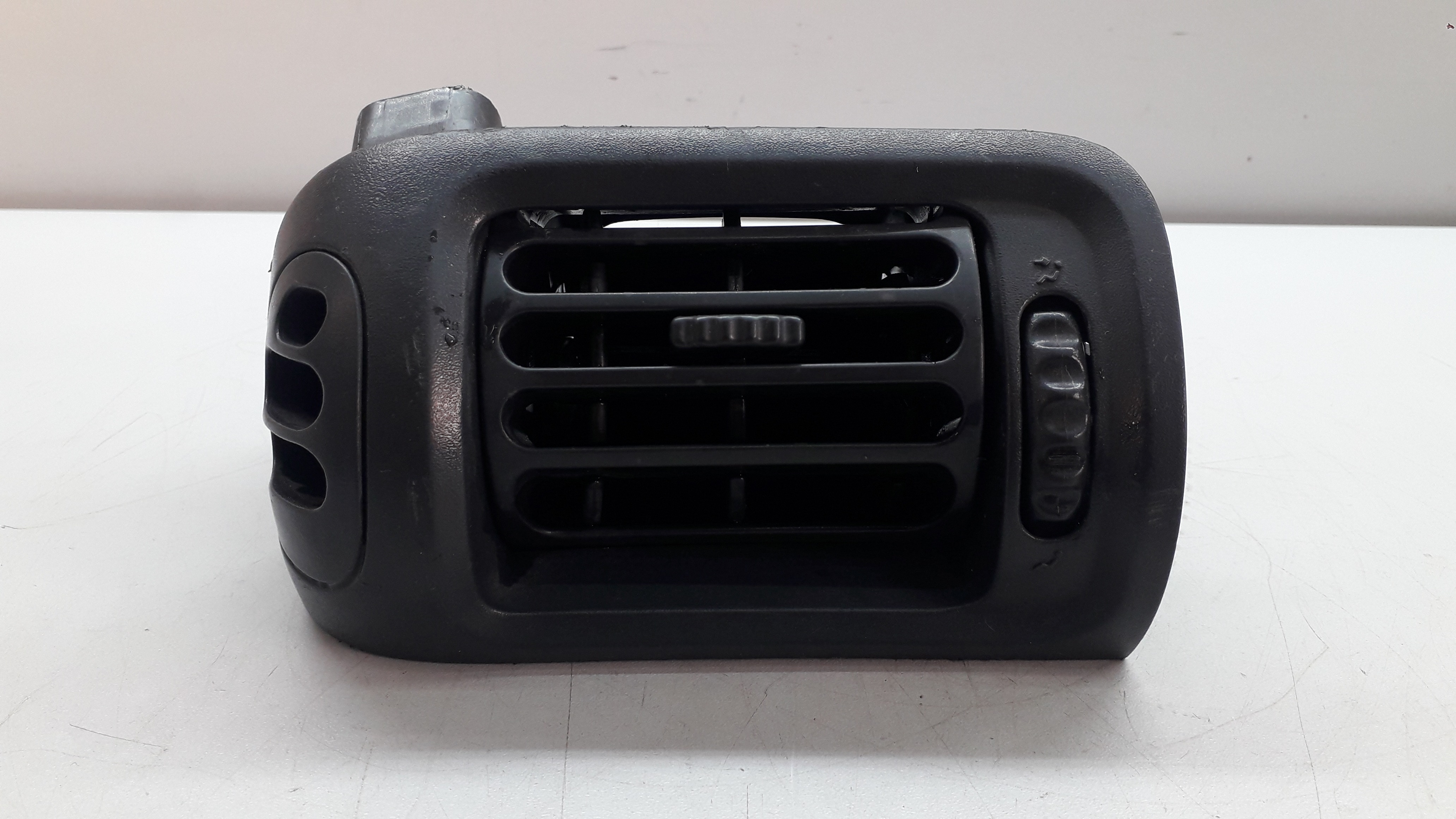 Difusor De Ar Lado Esquerdo Renault Clio 2000/2007 1