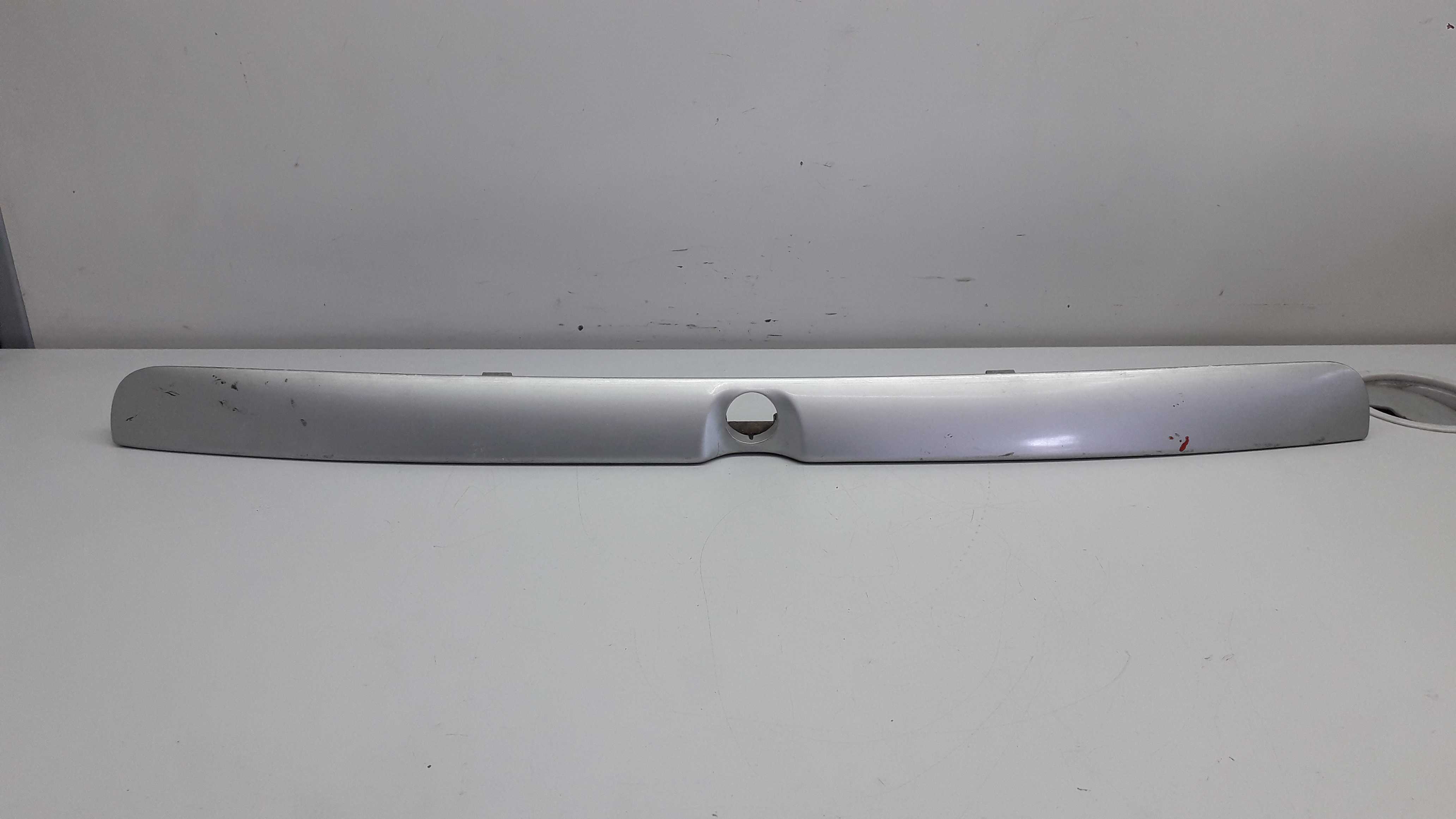 Friso Tampa Traseira Audi A4 1996 Prata 1