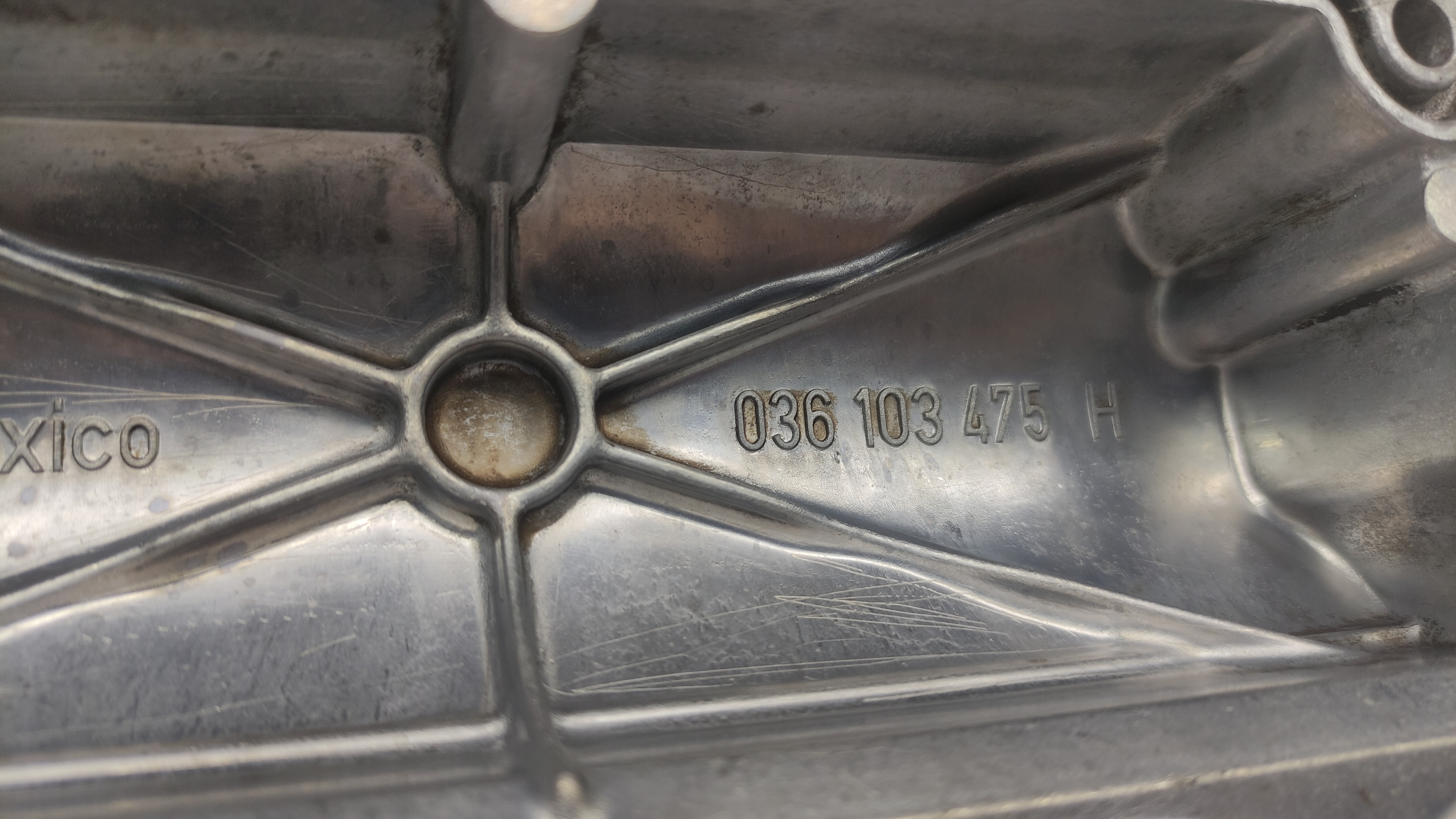 Tampa De Válvulas Vw Gol Parati 1.0 16v 1