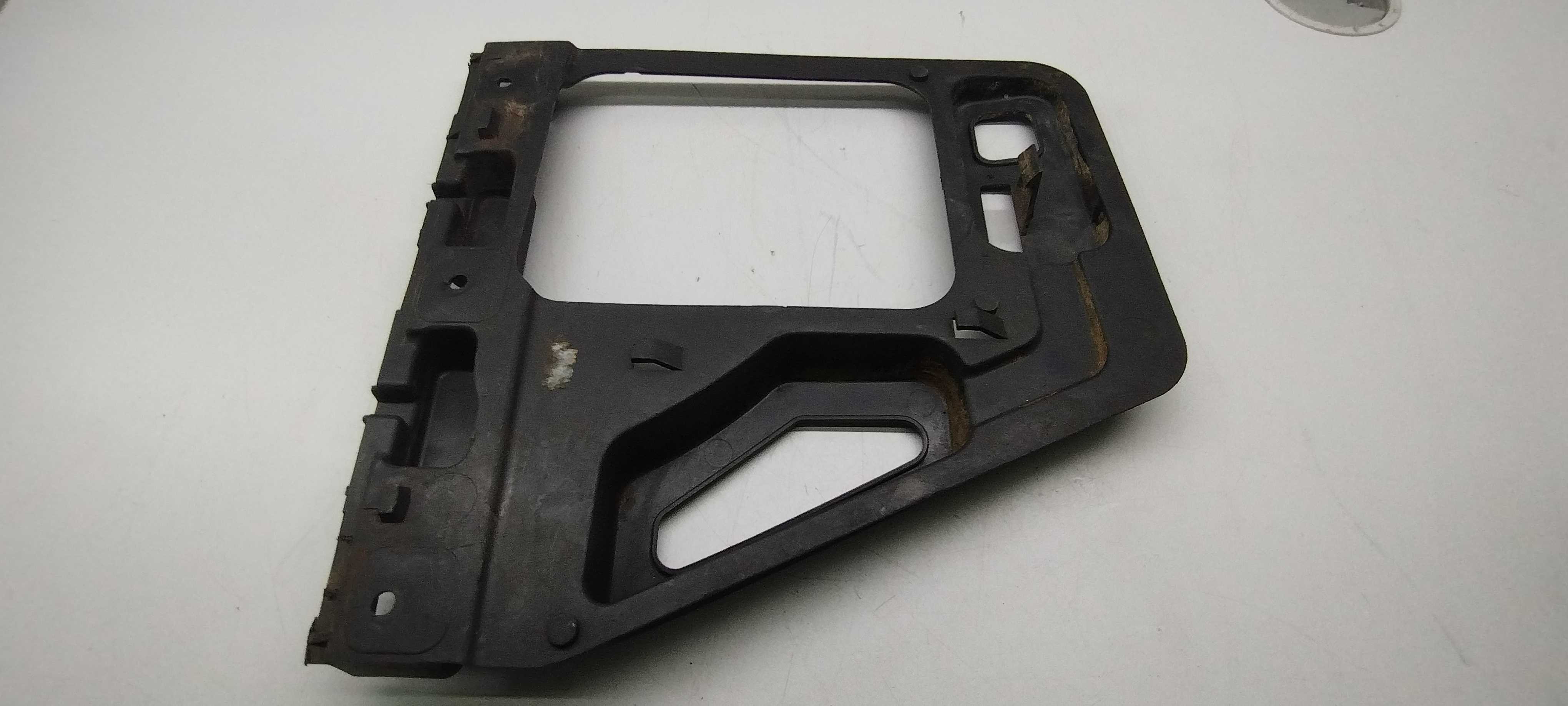 Guia Pára-choque Traseiro Esquerdo Peugeot 307 Sedan 2013 1