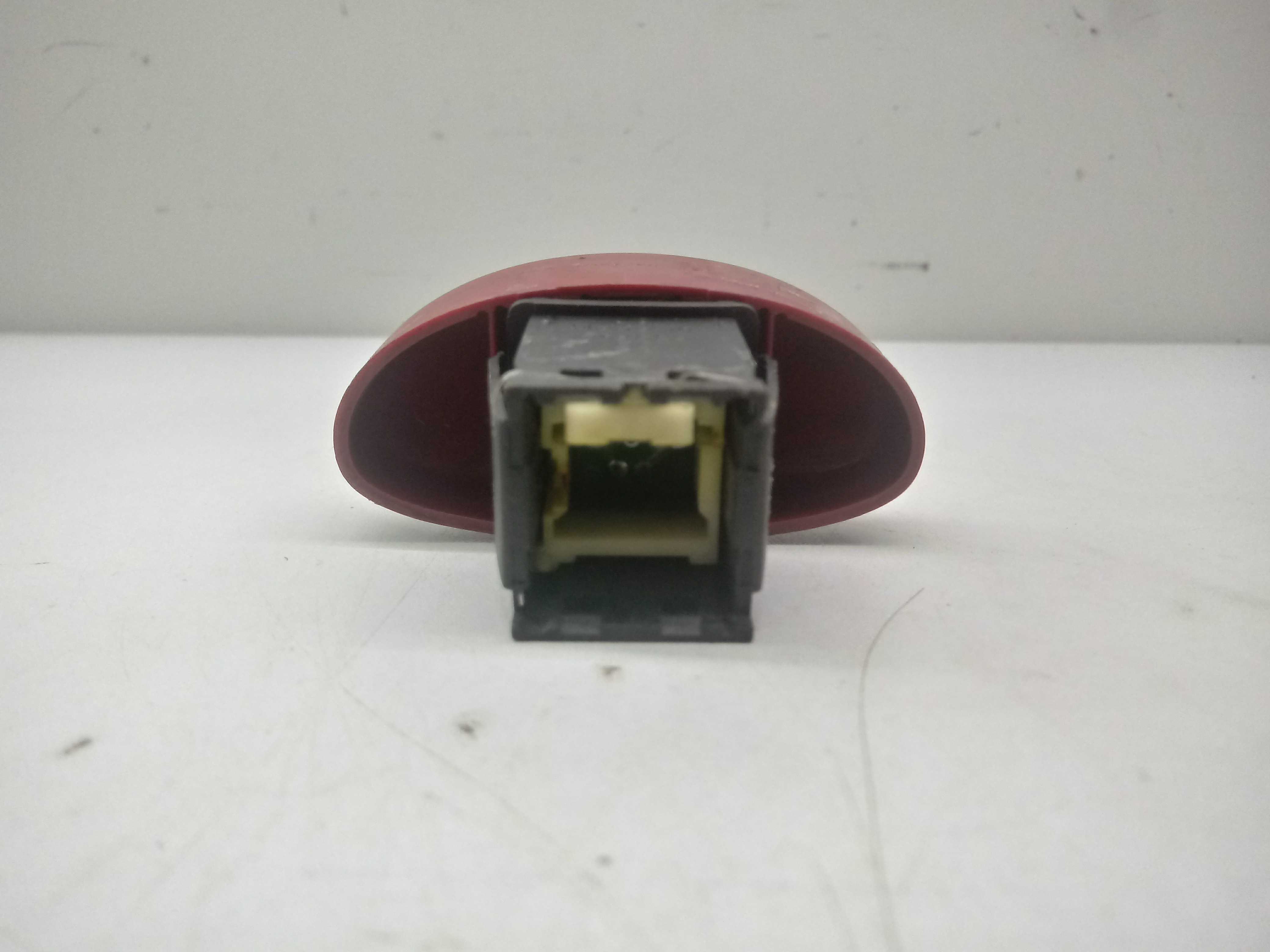 Botao Pisca Alerta Citroe Xsara Picasso 02/11 Vermelho 2